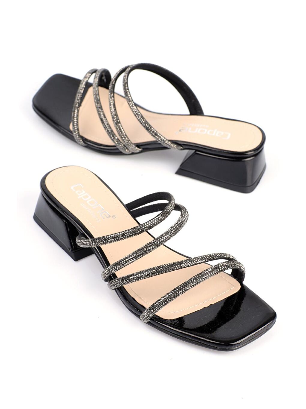 Siyah Küt Burunlu Taşlı Bantlı Kısa Topuklu Rugan Kadın Terlik