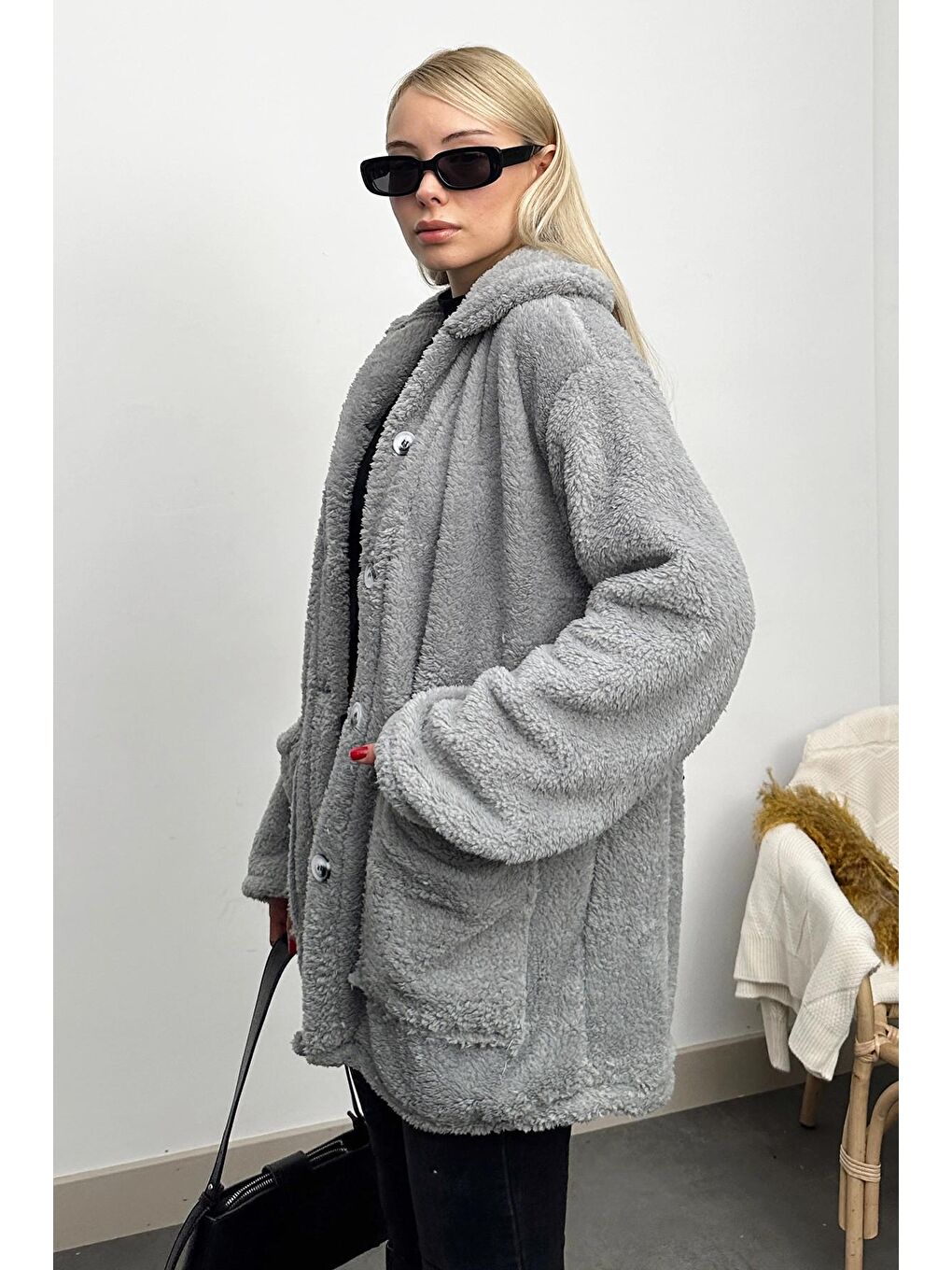 Gri Çift Cepli Önü Düğmeli Oversize Pelüş Ceket-2