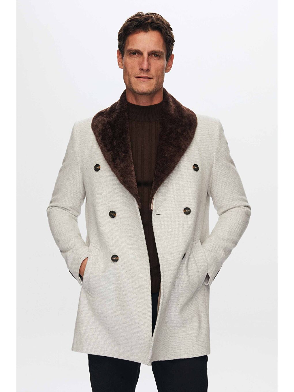 Regular Fit Bej Yakası Çıkartılabilir Kürklü Kruvaze Kaban-1