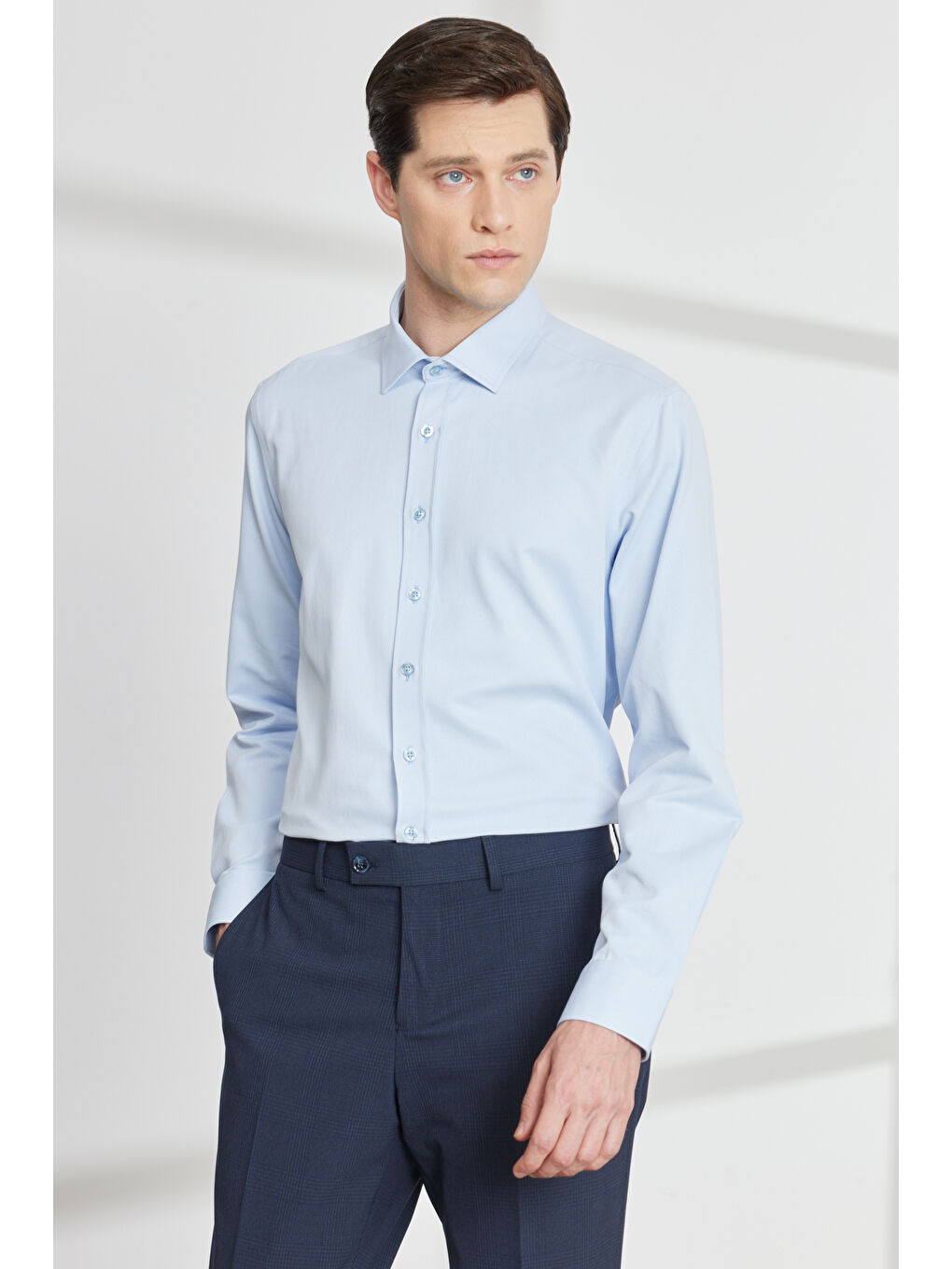 Erkek Açık Mavi Slim Fit Dar Kesim Klasik Yaka Pamuklu Armürlü Gömlek