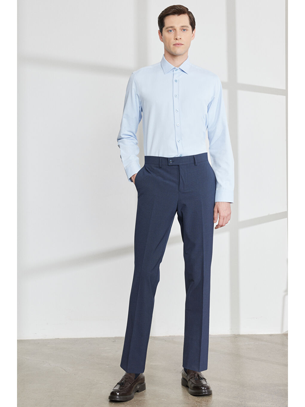 Erkek Açık Mavi Slim Fit Dar Kesim Klasik Yaka Pamuklu Armürlü Gömlek-1