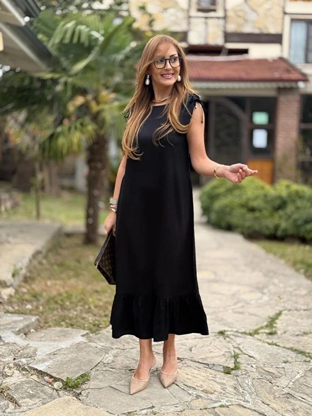 Siyah Kadın Omuzlardan Büzgülü Kayık Yaka Fırfırlı Janjan Krep Elbise