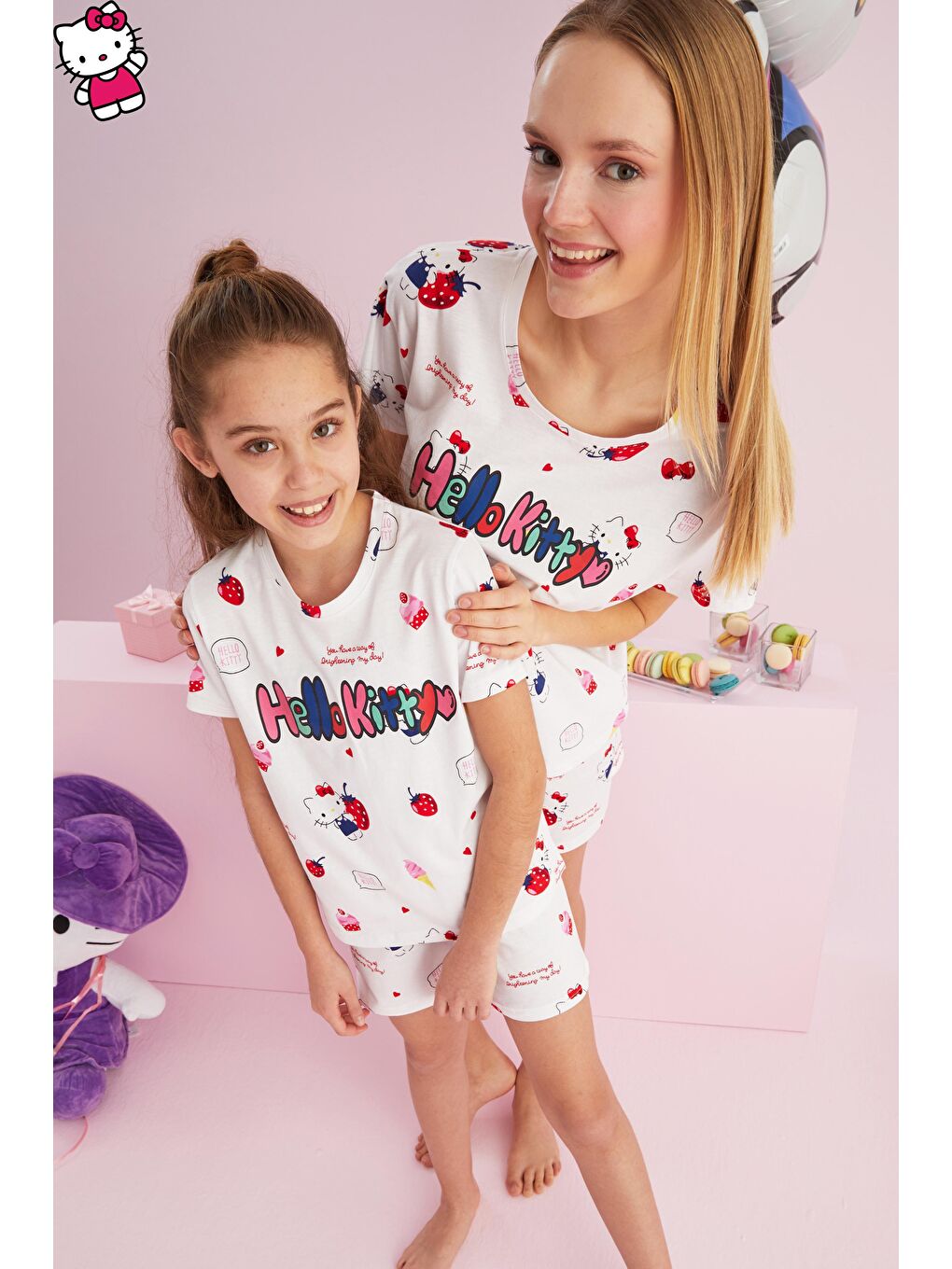 SİYAH İNCİ Beyaz Hello Kitty Lisanslı %100 Pamuk Beyaz Çok Renkli Bisklet Yaka Şort Pijama Takım