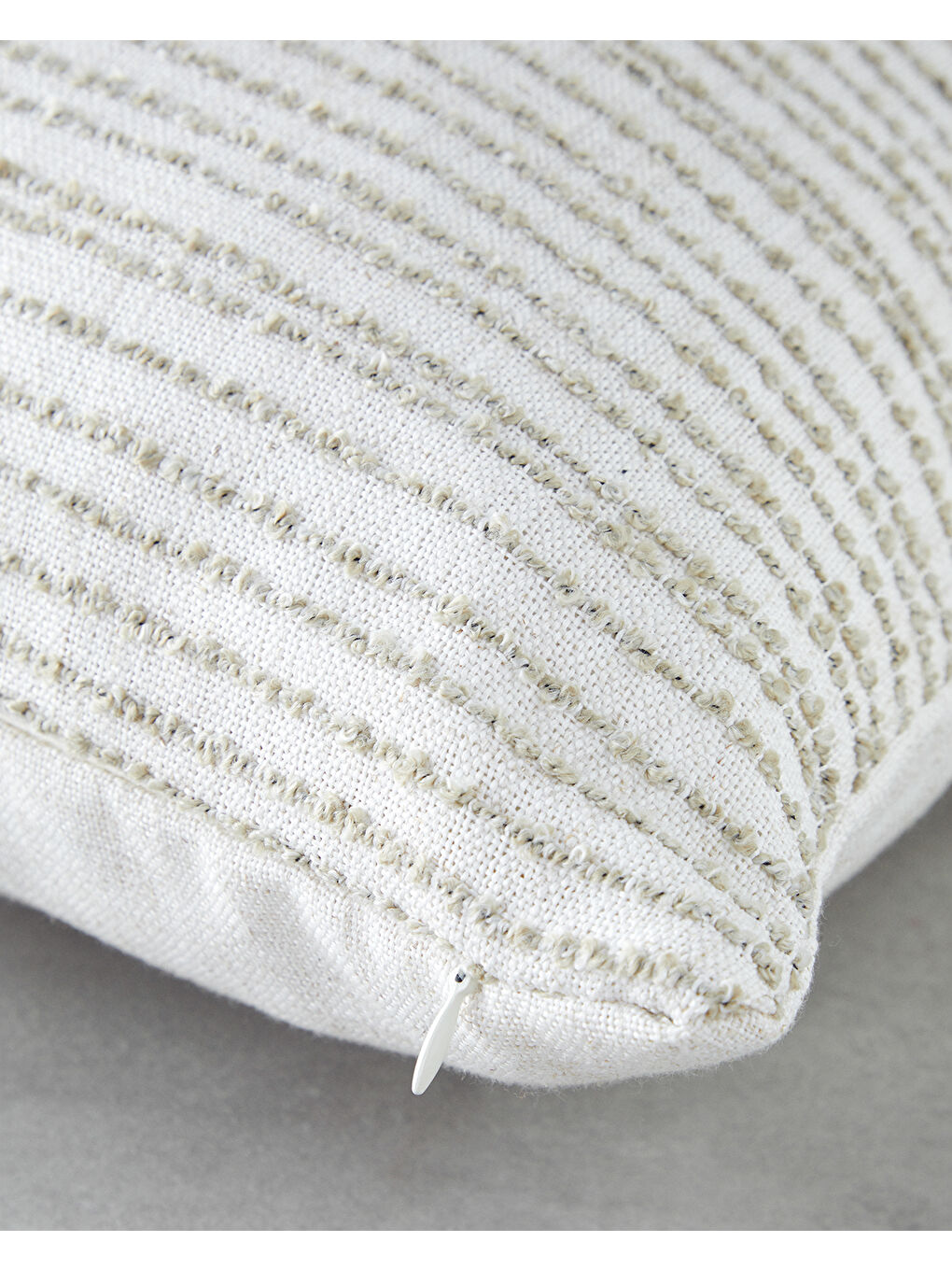 Striped Jakarlı Kırlent Kılıfı 45x45 cm Ekru-Bej-1