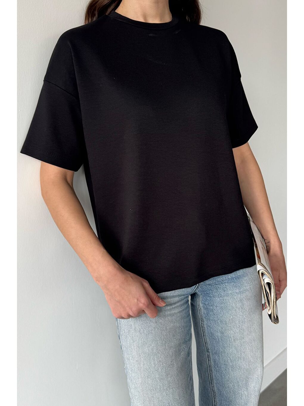 Siyah Bisiklet Yaka Kadın Tişört-2