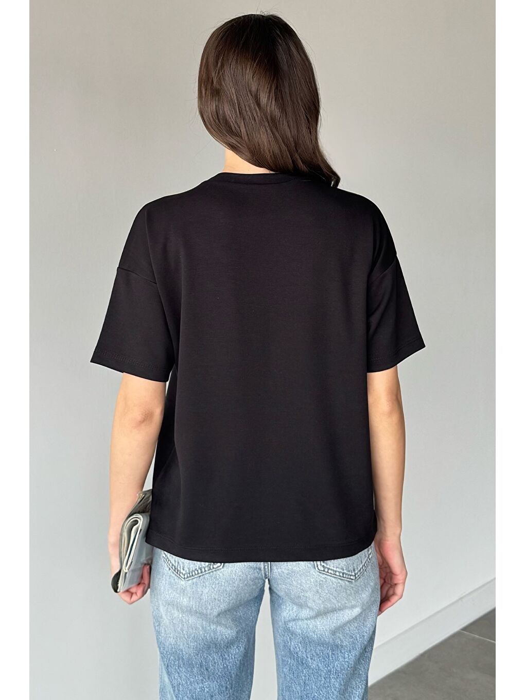 Siyah Bisiklet Yaka Kadın Tişört-3