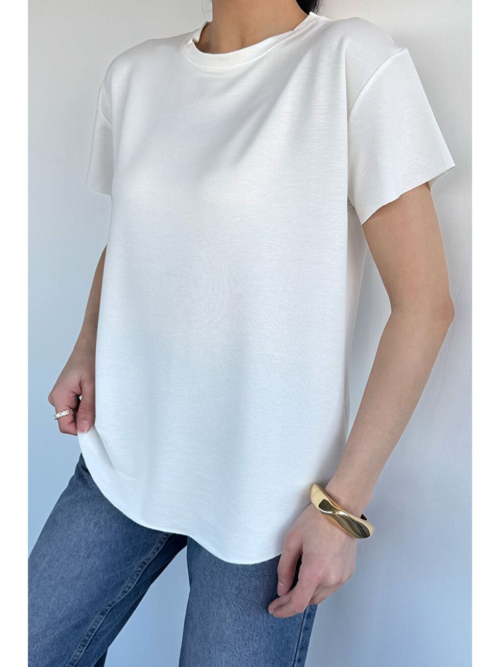 Ekru Kadın Bisiklet Yaka Lazer Kesim Tişört-2