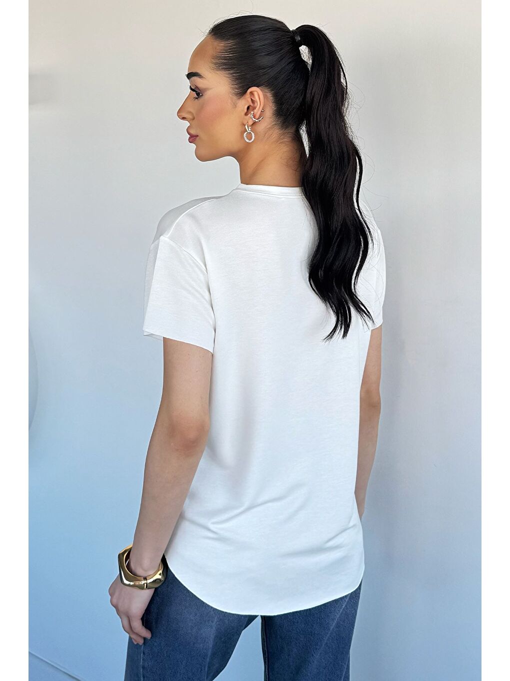 Ekru Kadın Bisiklet Yaka Lazer Kesim Tişört-3