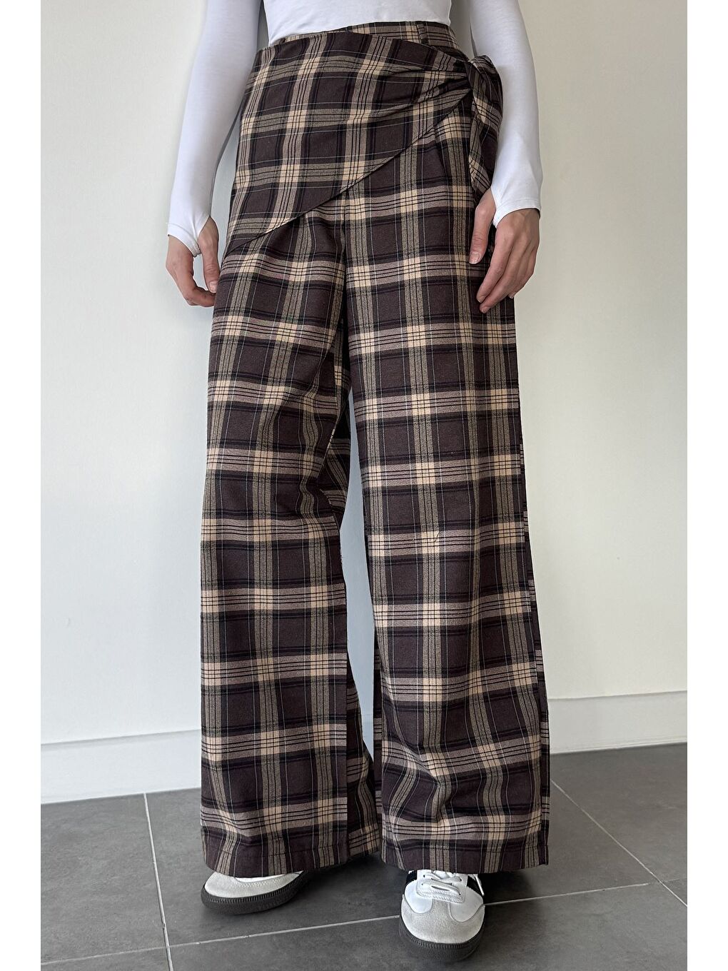 Kahverengi Kadın Bel Lastikli Ekose Desenli Fularlı Pantolon