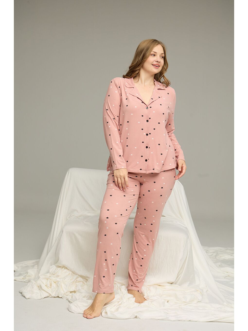 Pembe Pudra Desenli Büyük Beden Battal Boy Gömlek Yaka Düğmeli Milan Örme Pijama Takım25224322-1