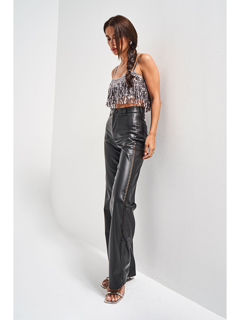 Kadın Siyah Renk w5-1 Straight Fit Yüksek Bel Yandan Detaylı Tasarım Deri Pantolon-1