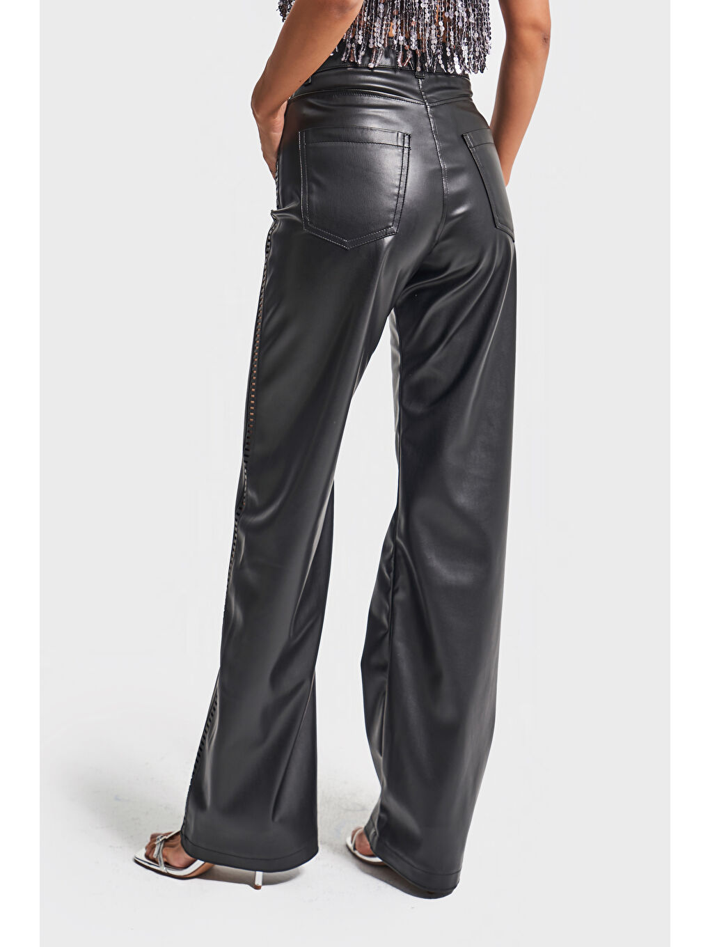 Kadın Siyah Renk w5-1 Straight Fit Yüksek Bel Yandan Detaylı Tasarım Deri Pantolon-3