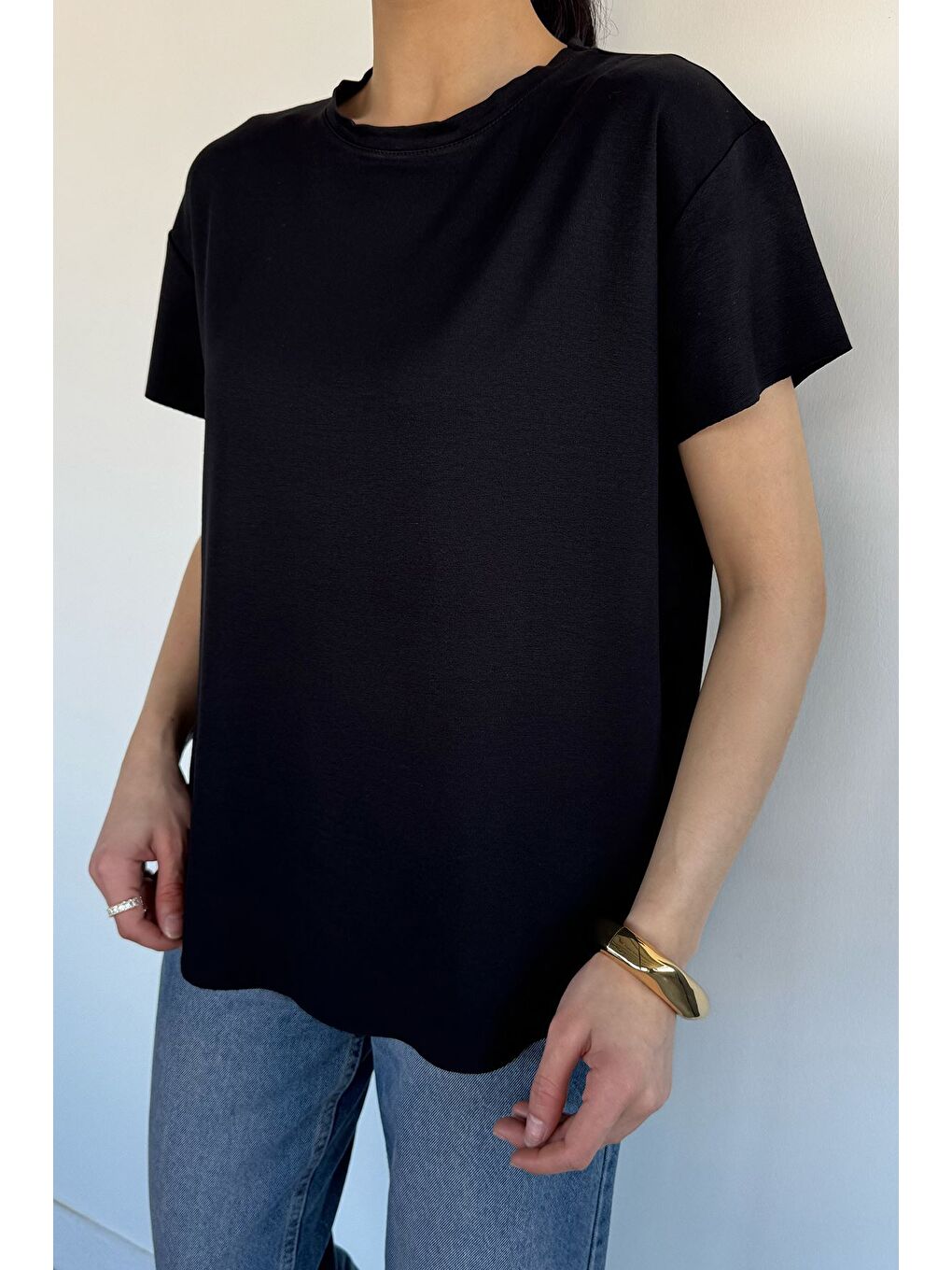 Siyah Kadın Bisiklet Yaka Lazer Kesim Tişört-2