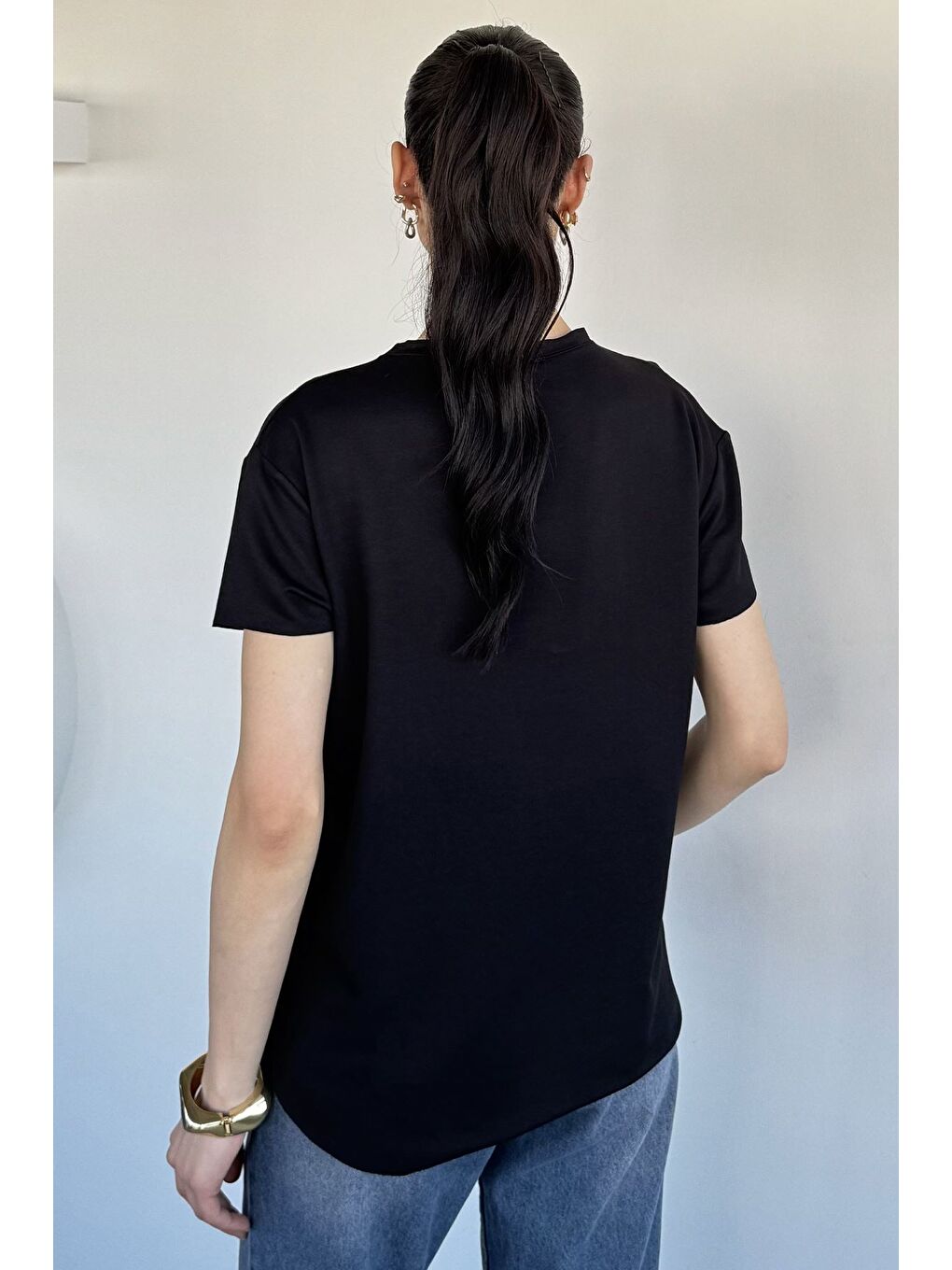 Siyah Kadın Bisiklet Yaka Lazer Kesim Tişört-3