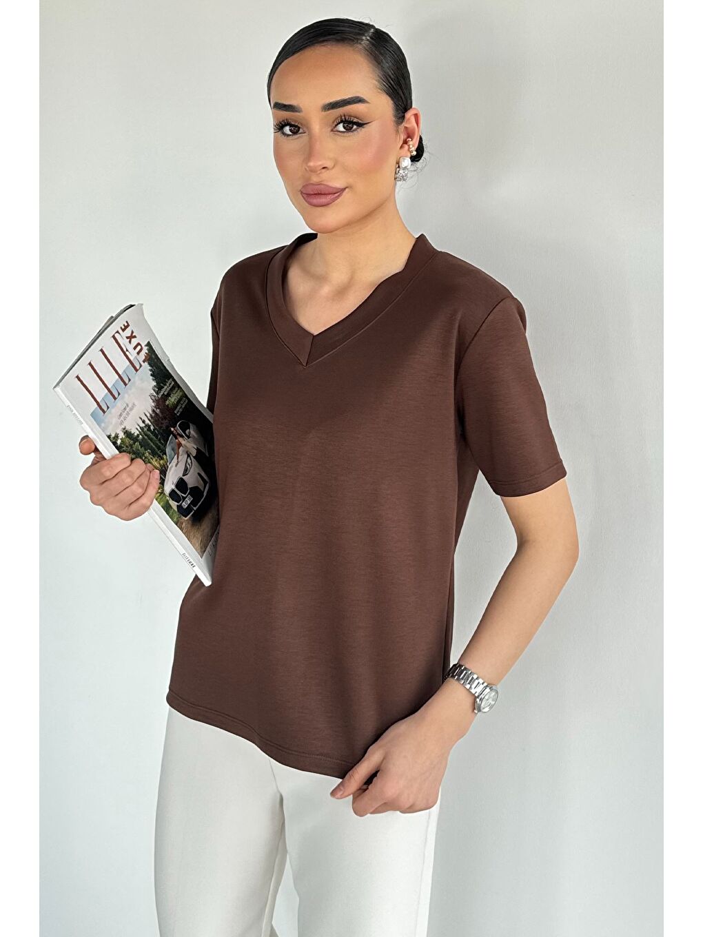 Kahverengi Kadın V Yaka Basic Tişört-1