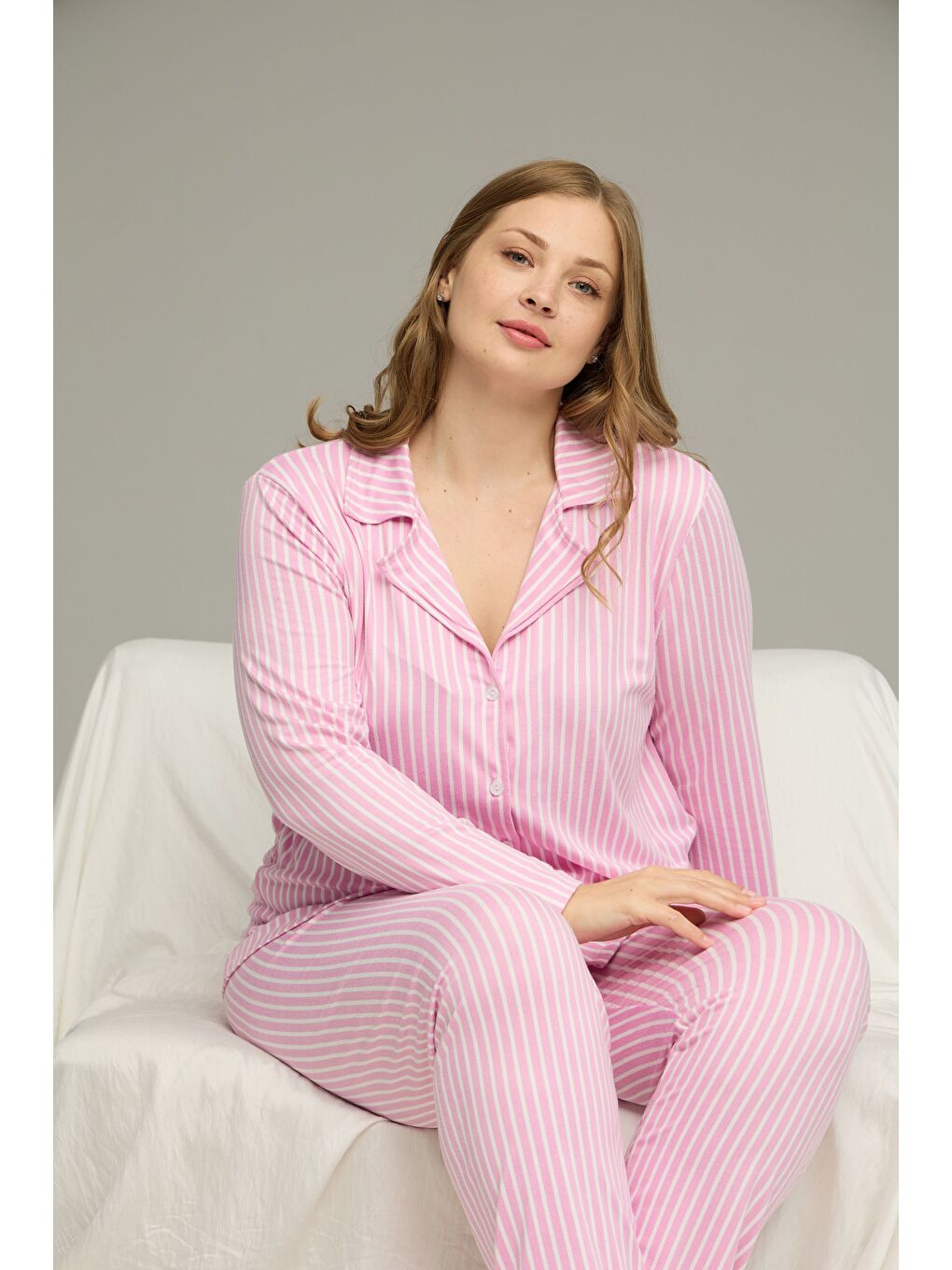 Pembe Desenli Büyük Beden Battal Boy Gömlek Yaka Düğmeli Milan Örme Pijama Takım25224327