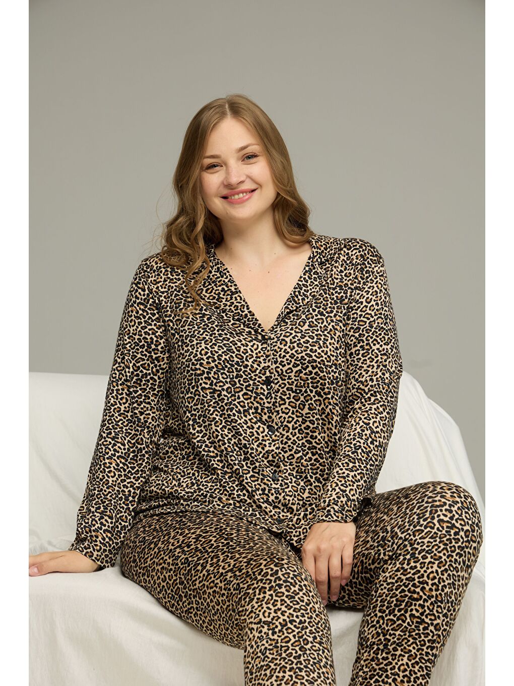 Karışık Leopar Desenli Büyük Beden Battal Boy Gömlek Yaka Düğmeli Milan Örme Pijama Takım25224326