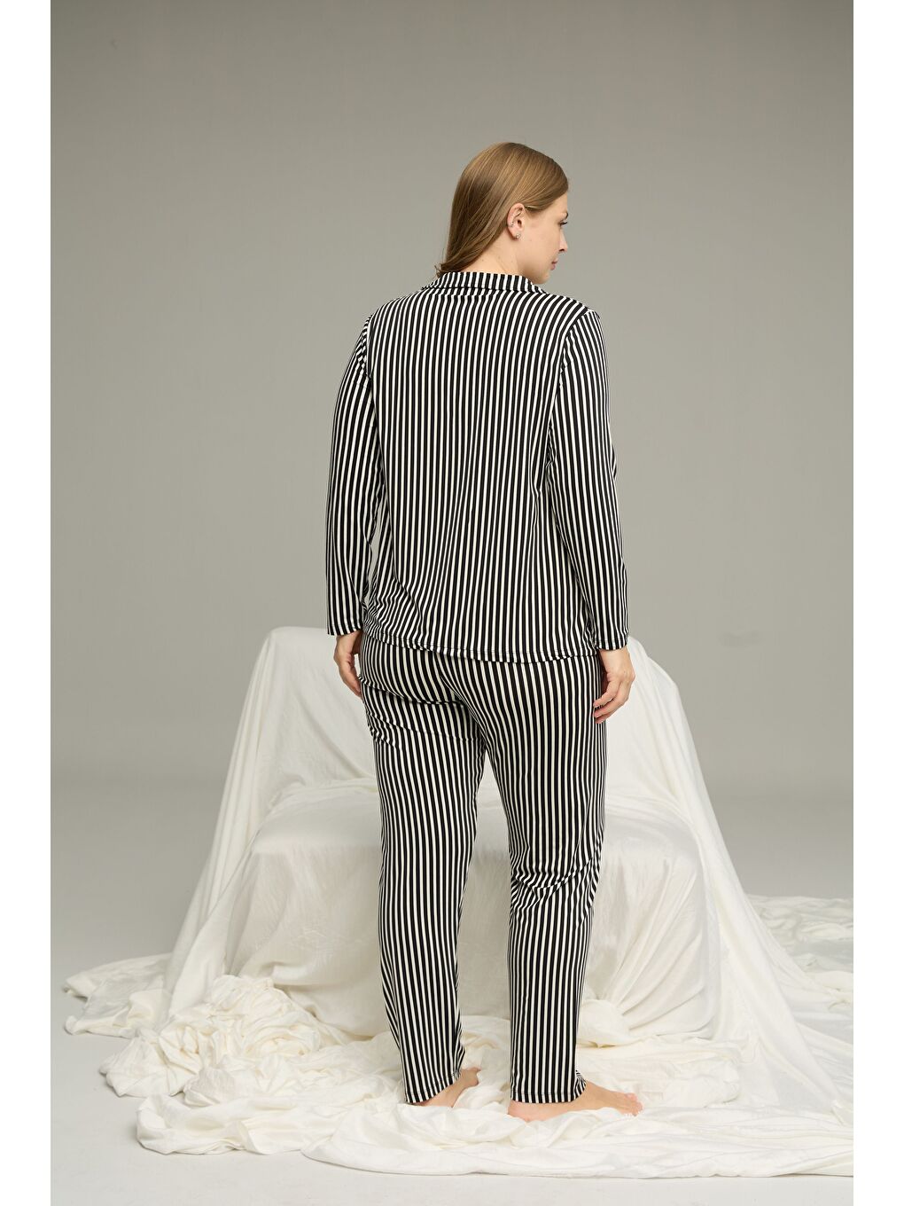 Siyah Desenli Büyük Beden Battal Boy Gömlek Yaka Düğmeli Milan Örme Pijama Takım25224328-2