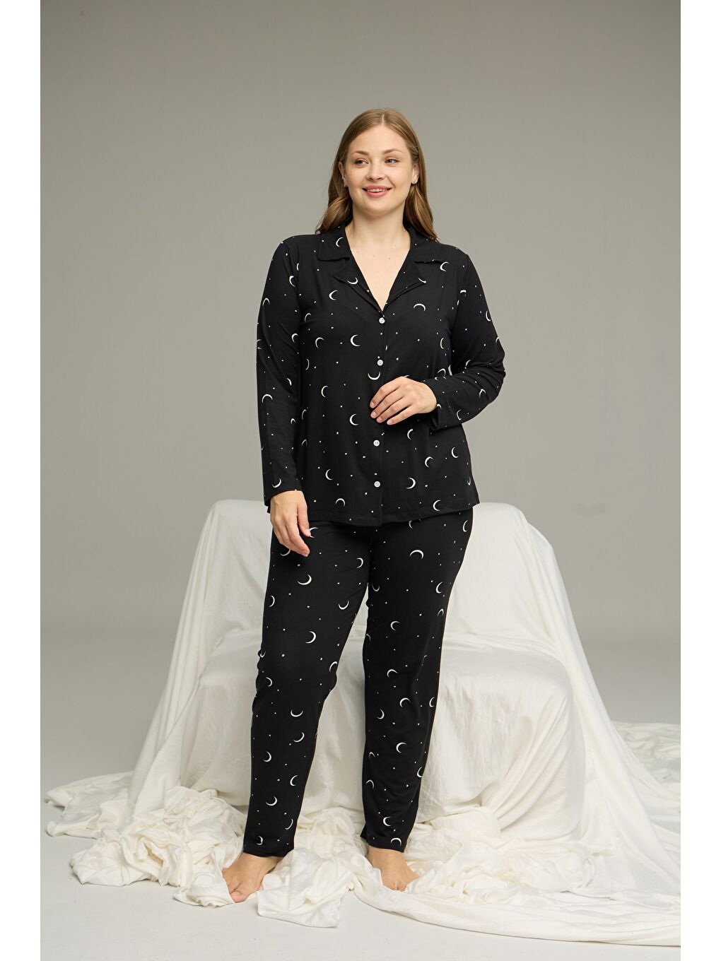 Siyah Desenli Büyük Beden Battal Boy Gömlek Yaka Düğmeli Milan Örme Pijama Takım25224332-1