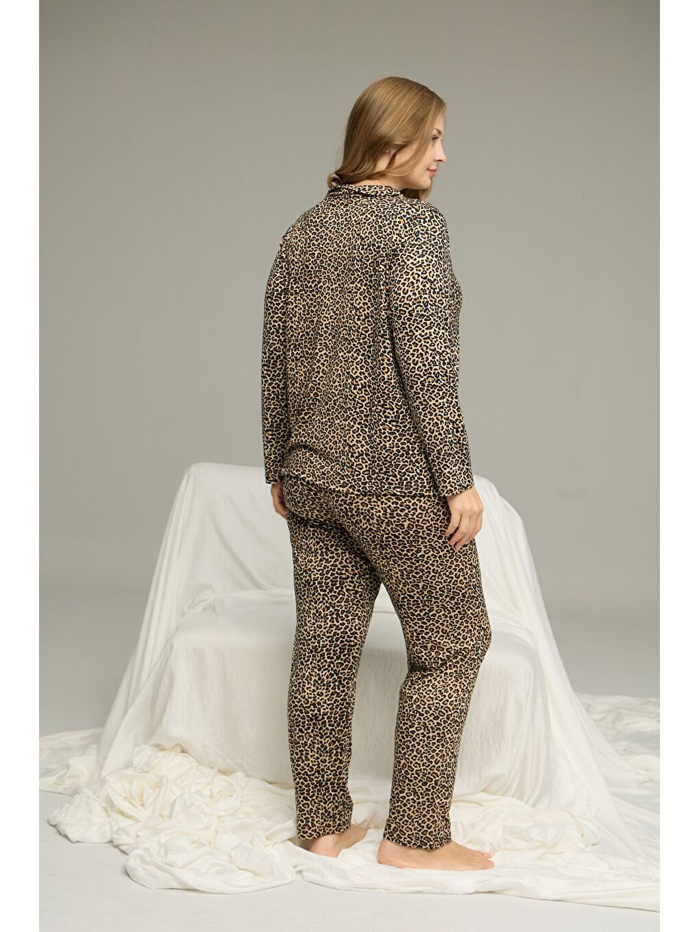 Karışık Leopar Desenli Büyük Beden Battal Boy Gömlek Yaka Düğmeli Milan Örme Pijama Takım25224326-2