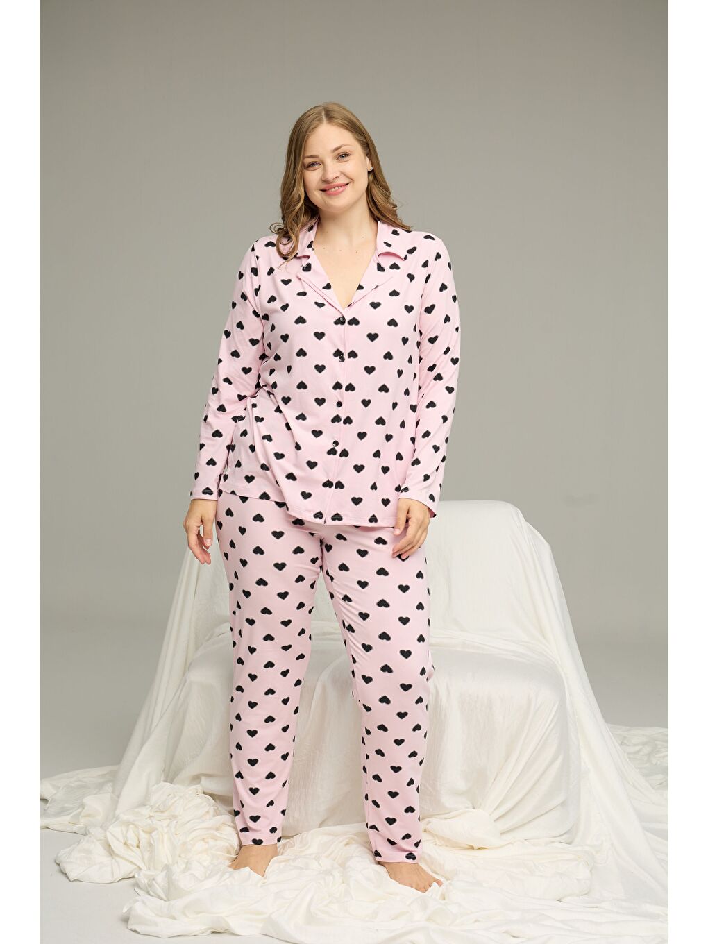 Pembe Desenli Büyük Beden Battal Boy Gömlek Yaka Düğmeli Milan Örme Pijama Takım25224329-1