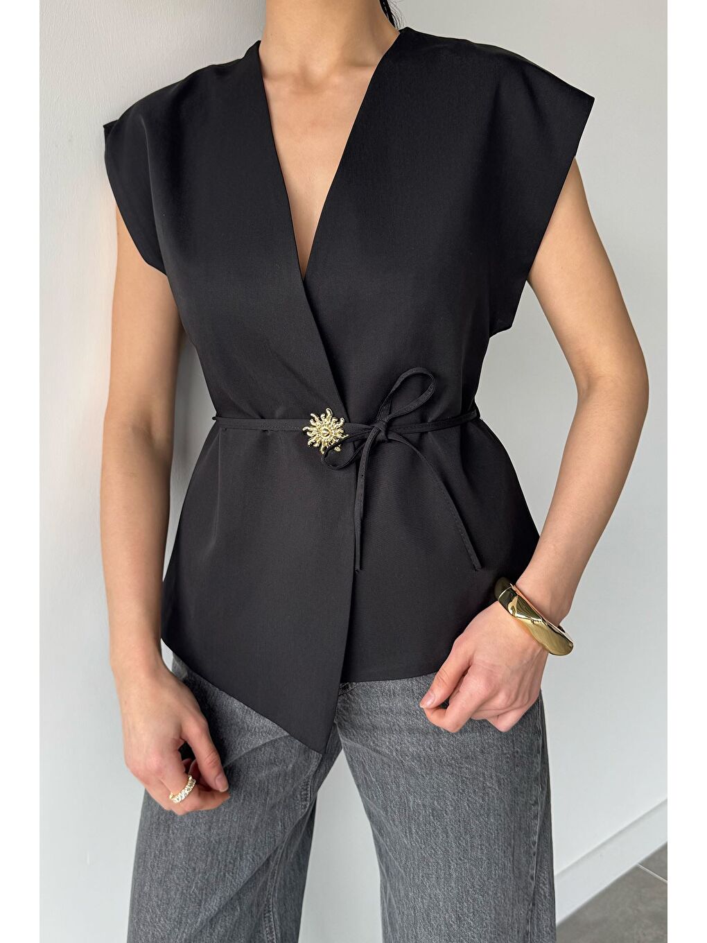 Siyah Kadın Bel Bağlamalı Gold Düğmeli Yelek