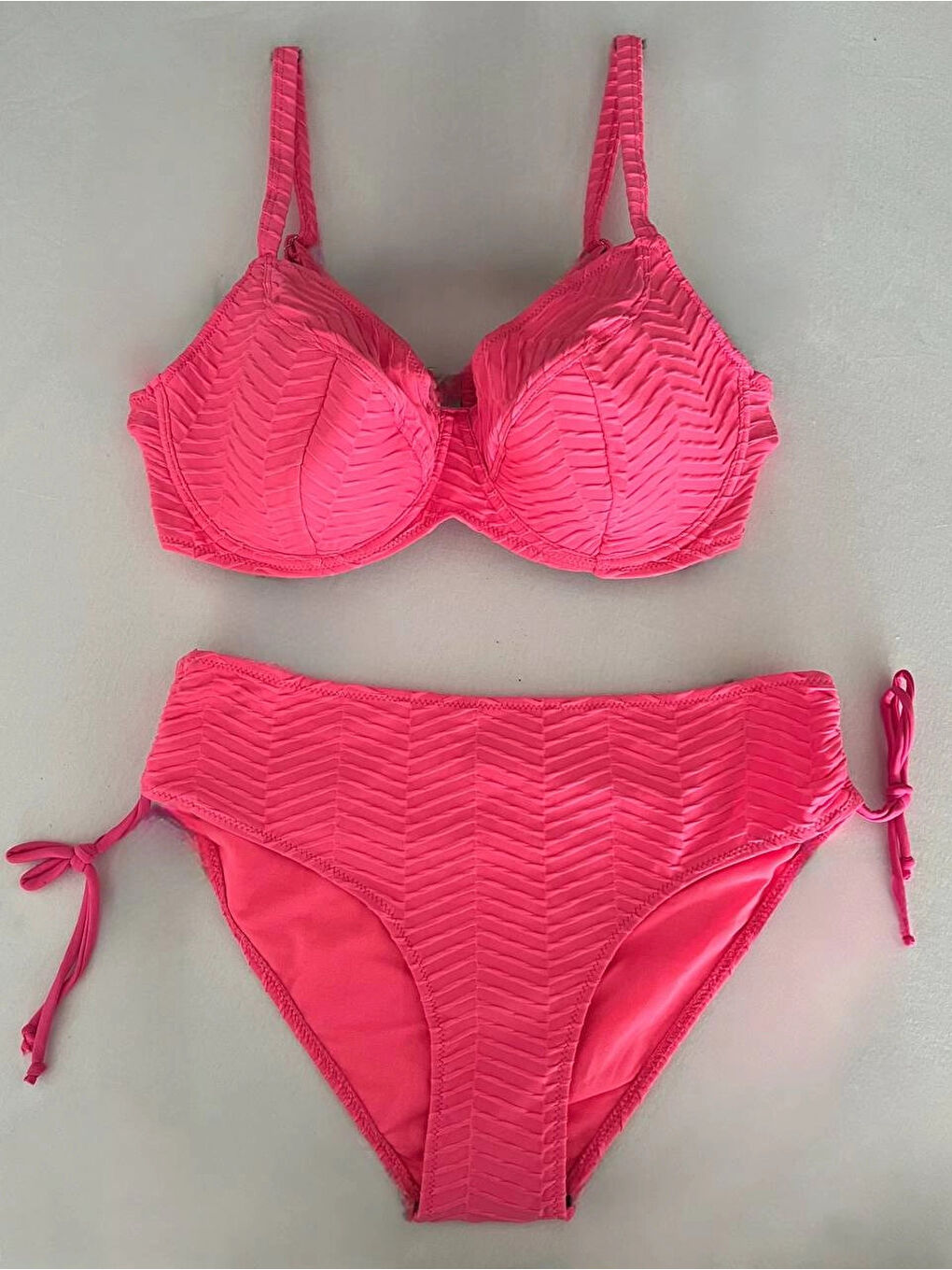 Kadın Canlı Pembe Desenli Büyük Beden Astarlı Bikini Takım HZL25S-LC4004-1