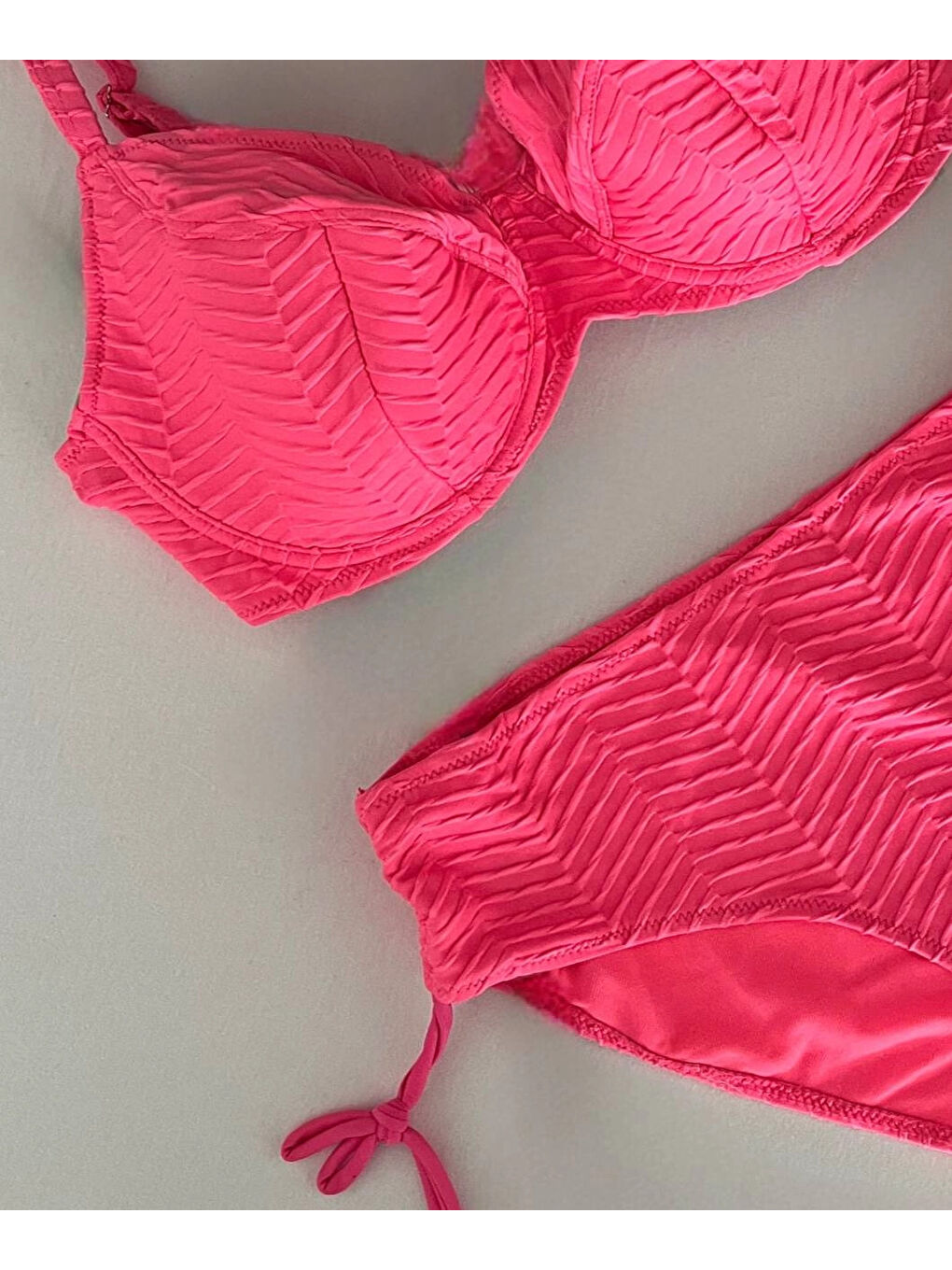 Kadın Canlı Pembe Desenli Büyük Beden Astarlı Bikini Takım HZL25S-LC4004-2