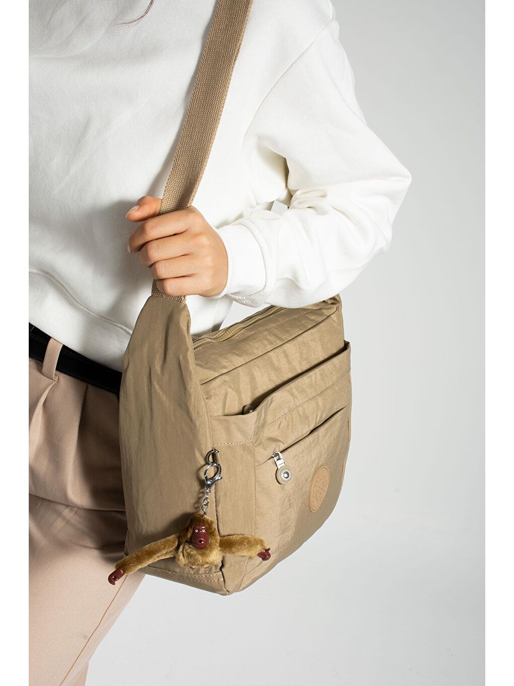 Bej Martinez Hafif, Su Geçirmez, Çok Gözlü Kadın Omuz Postacı Çantası BP-4848O-1