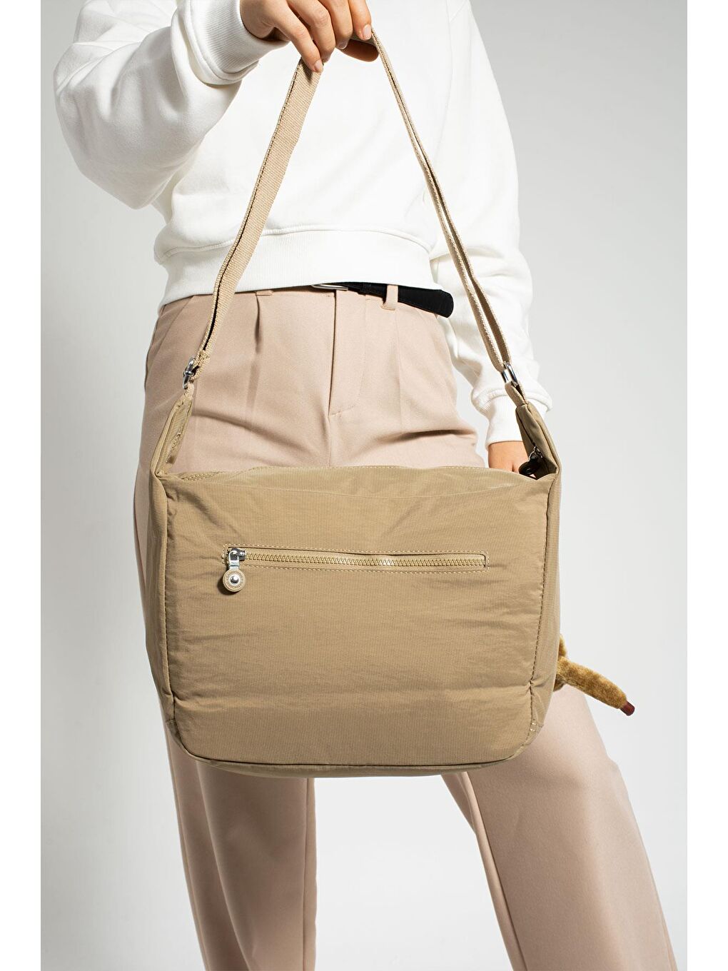 Bej Martinez Hafif, Su Geçirmez, Çok Gözlü Kadın Omuz Postacı Çantası BP-4848O-2