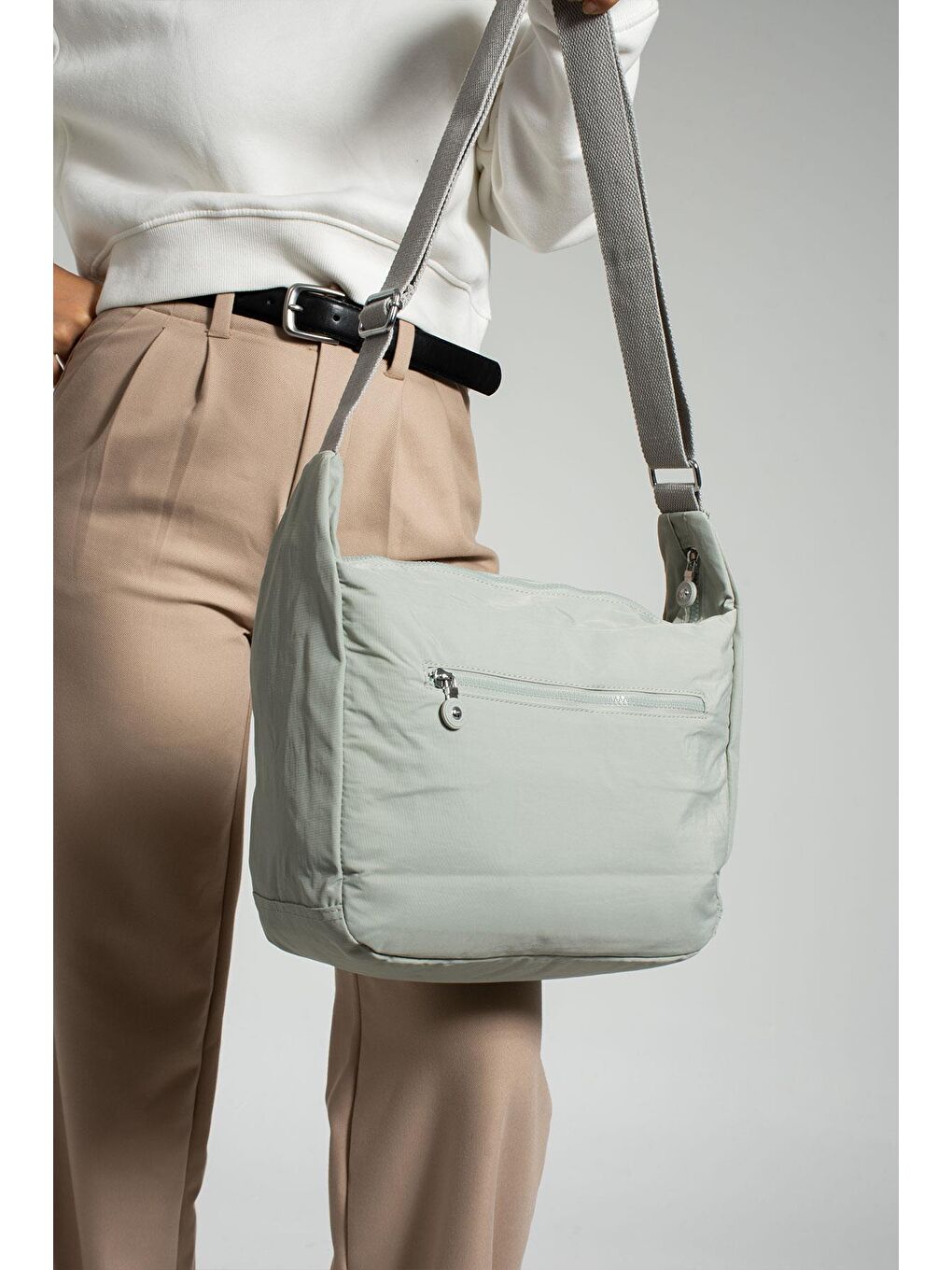 Gri Martinez Hafif, Su Geçirmez, Çok Gözlü Kadın Omuz Postacı Çantası BP-4848O-2