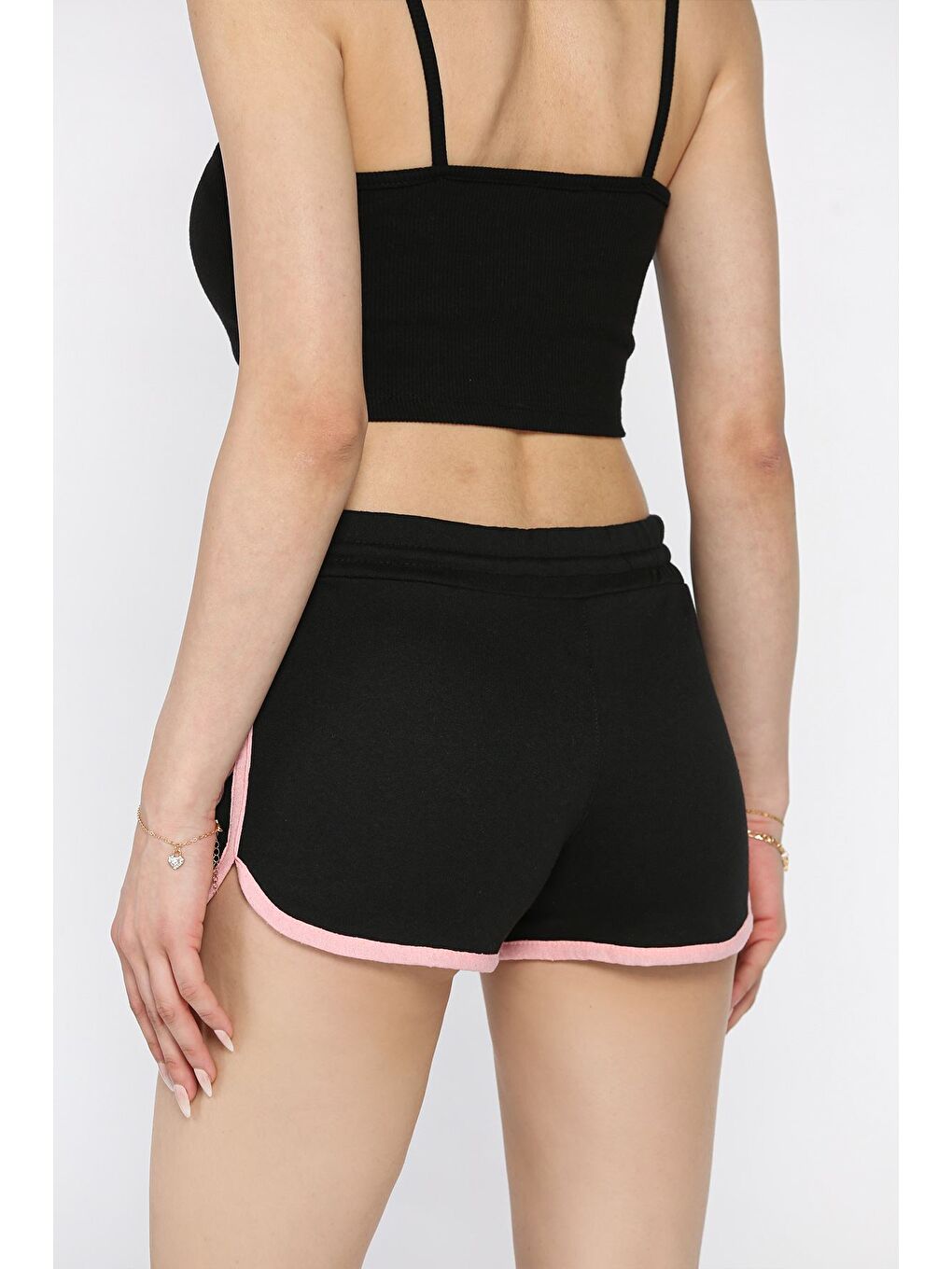 Siyah Biyeli Kadın Baskılı Mini Şort-2