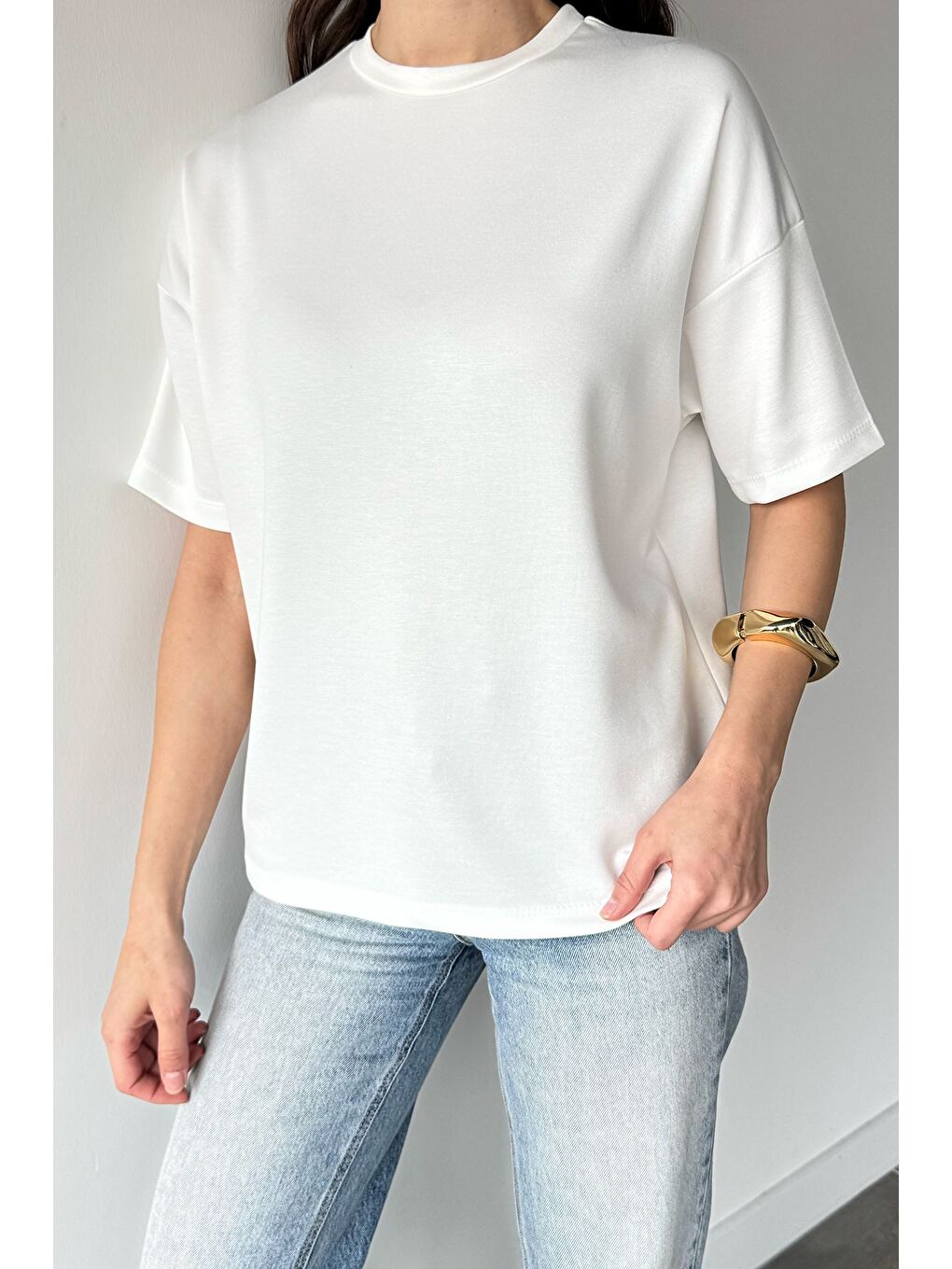 Beyaz Bisiklet Yaka Kadın Tişört-2