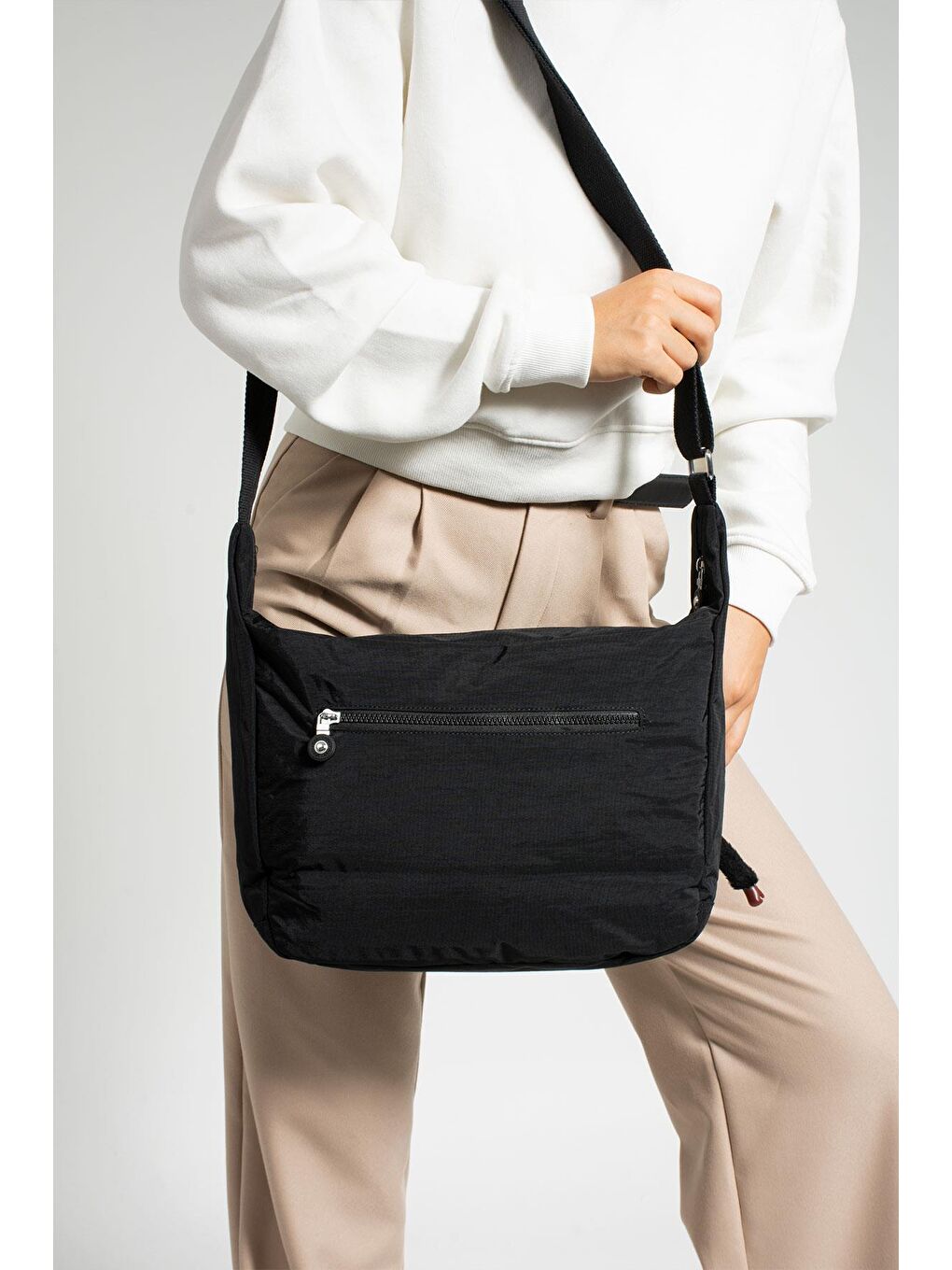 Siyah Martinez Hafif, Su Geçirmez, Çok Gözlü Kadın Omuz Postacı Çantası BP-4848O-2