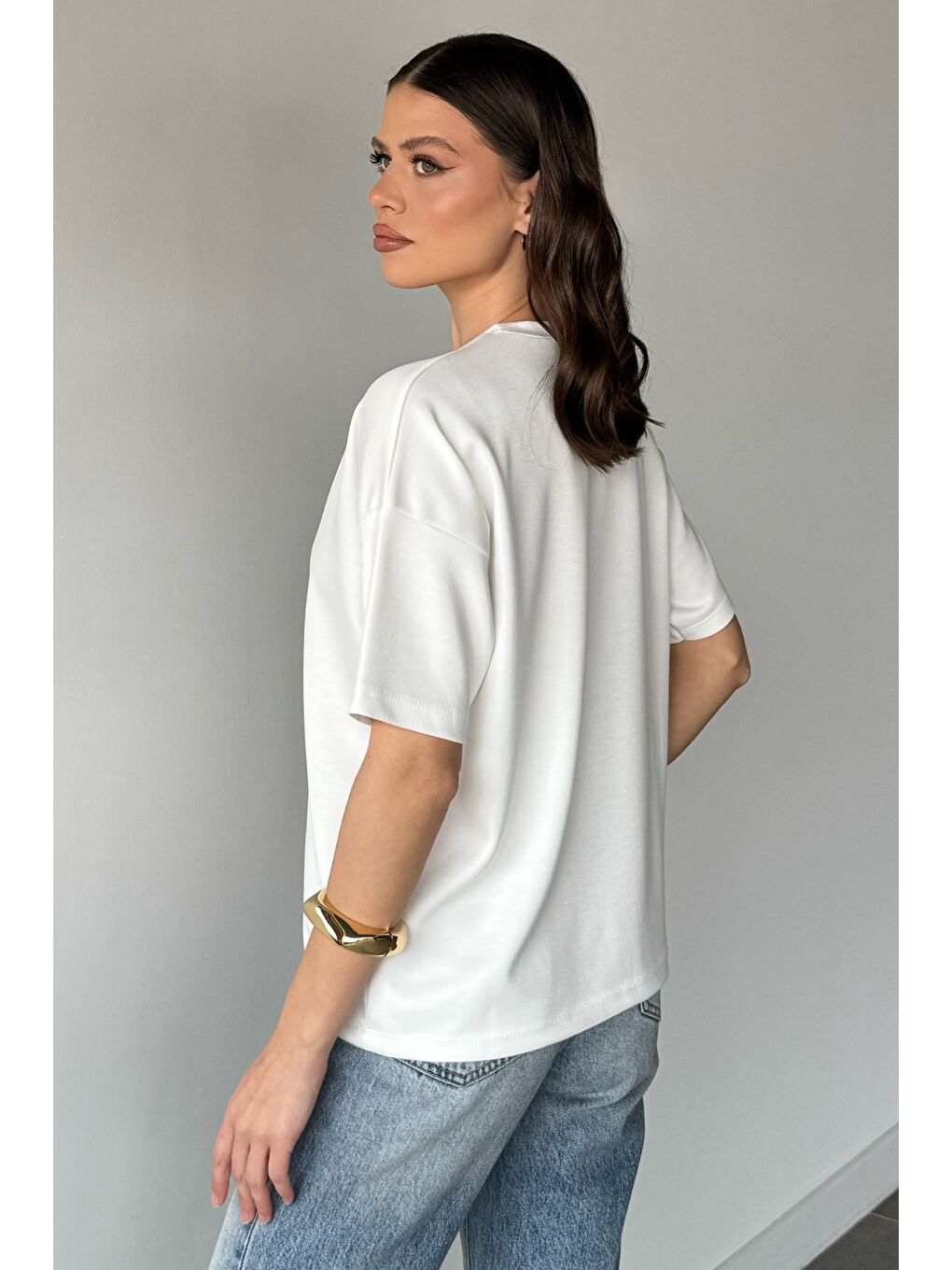 Beyaz Bisiklet Yaka Kadın Tişört-3