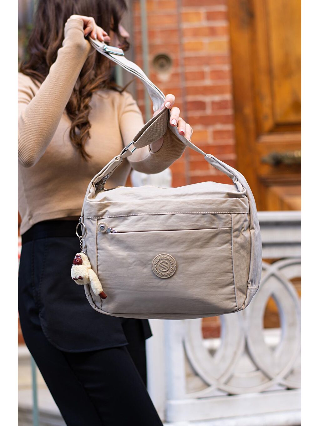 Bej Martinez Hafif, Su Geçirmez, Çok Gözlü Kadın Omuz Postacı Çantası BP-4848O-2