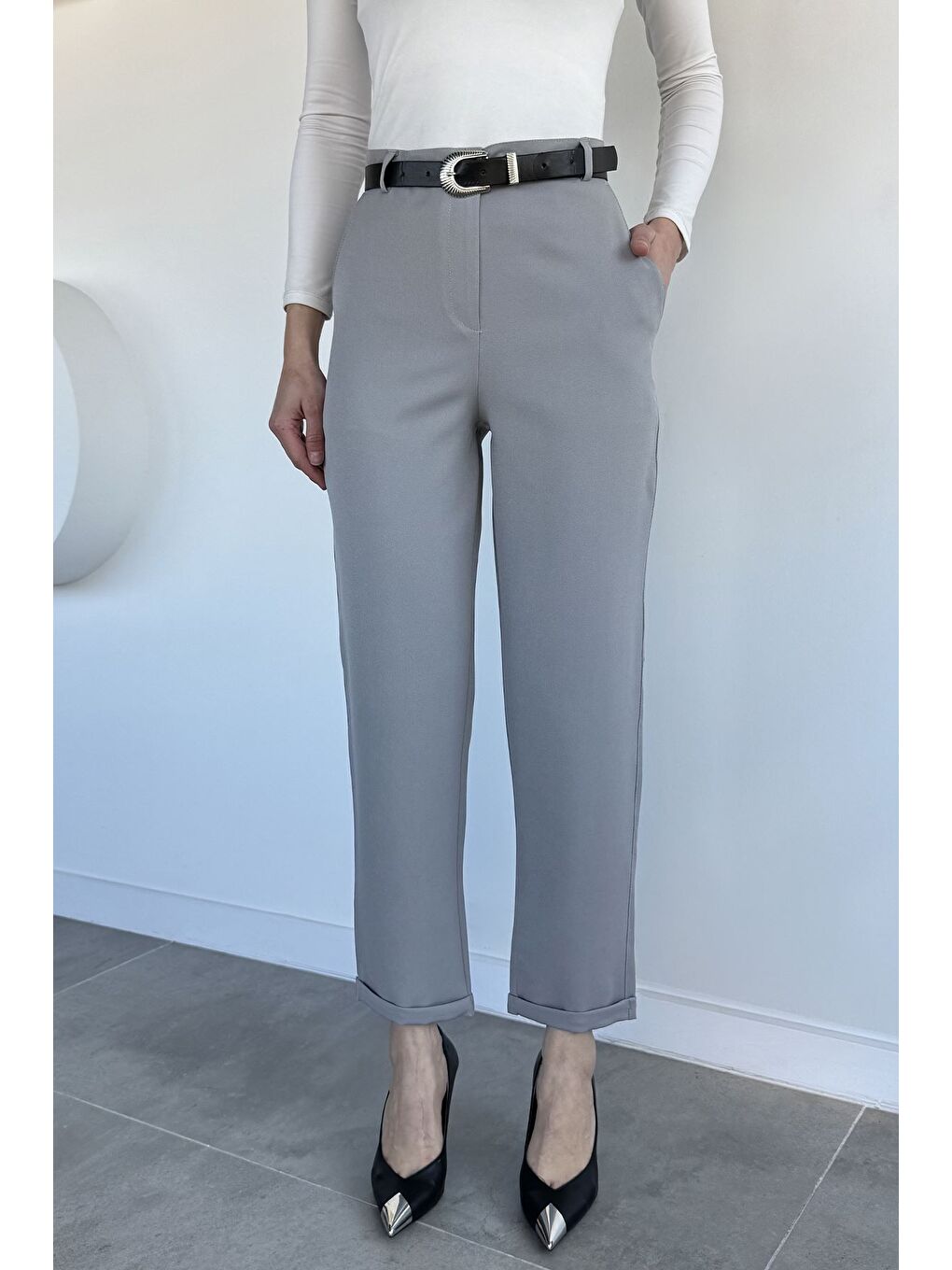 Gri Kadın Kemerli Duble Paça Pantolon