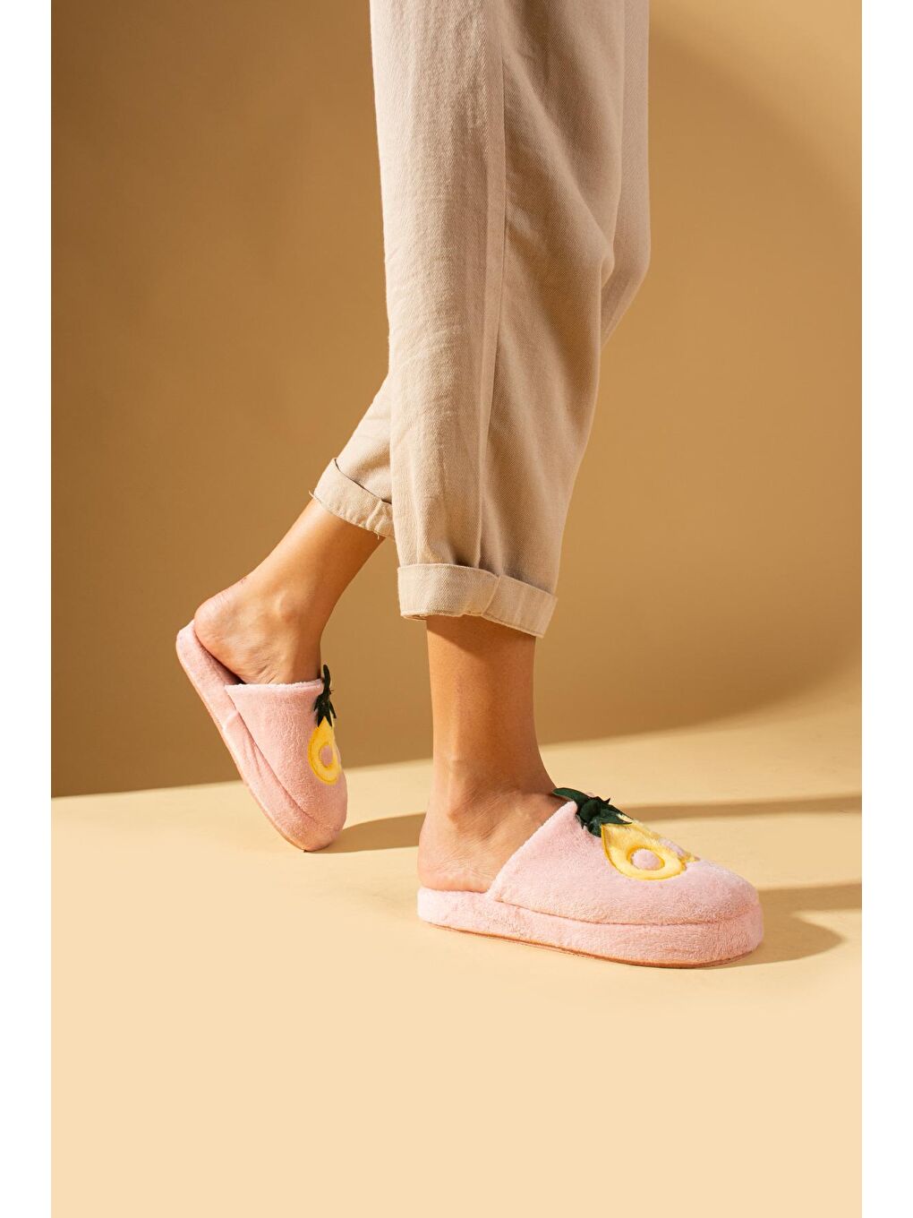 Pembe Avakado Baskılı Rahat Taban Termal Kadın Ev Terliği Z390-5