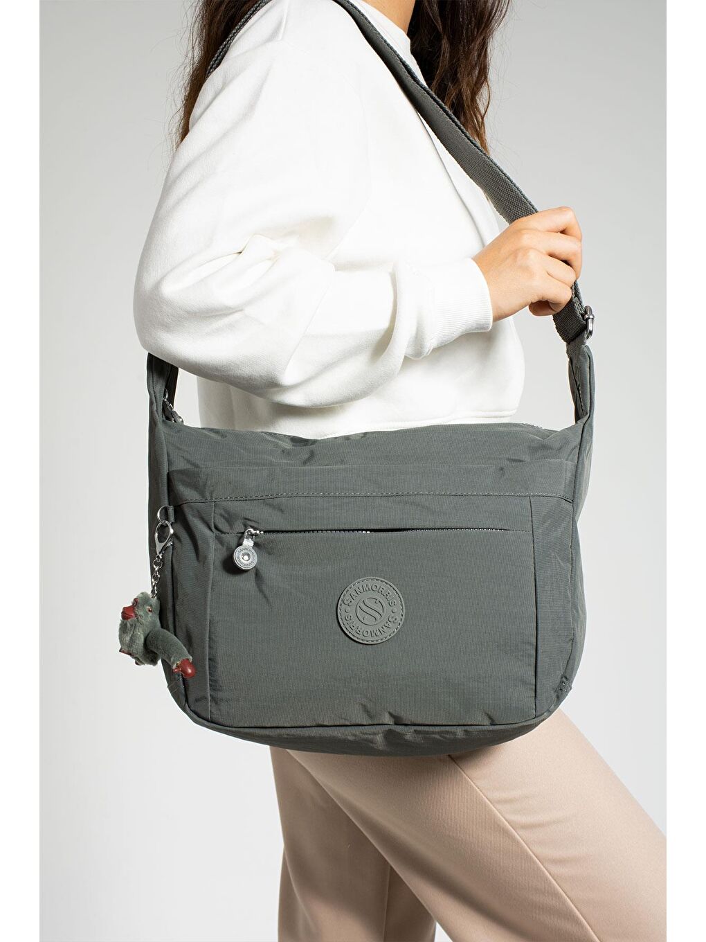 Gri Martinez Hafif, Su Geçirmez, Çok Gözlü Kadın Omuz Postacı Çantası BP-4848O