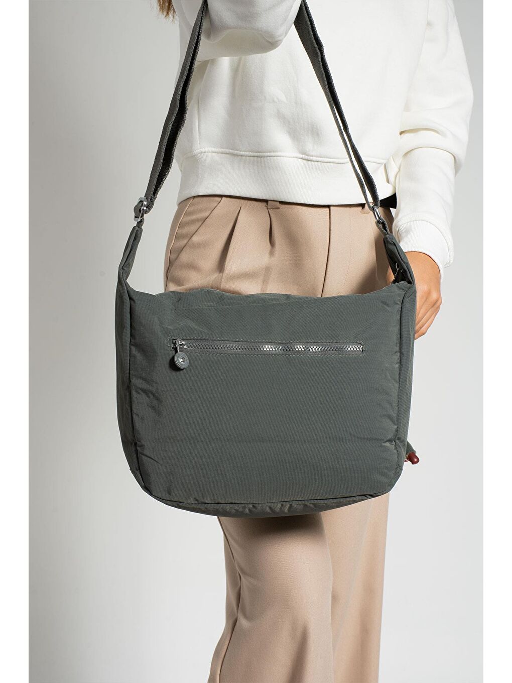 Gri Martinez Hafif, Su Geçirmez, Çok Gözlü Kadın Omuz Postacı Çantası BP-4848O-2