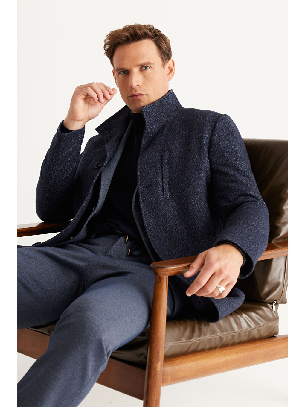 Erkek Lacivert Standart Fit Normal Kesim Dik Yaka Desenli Palto-3