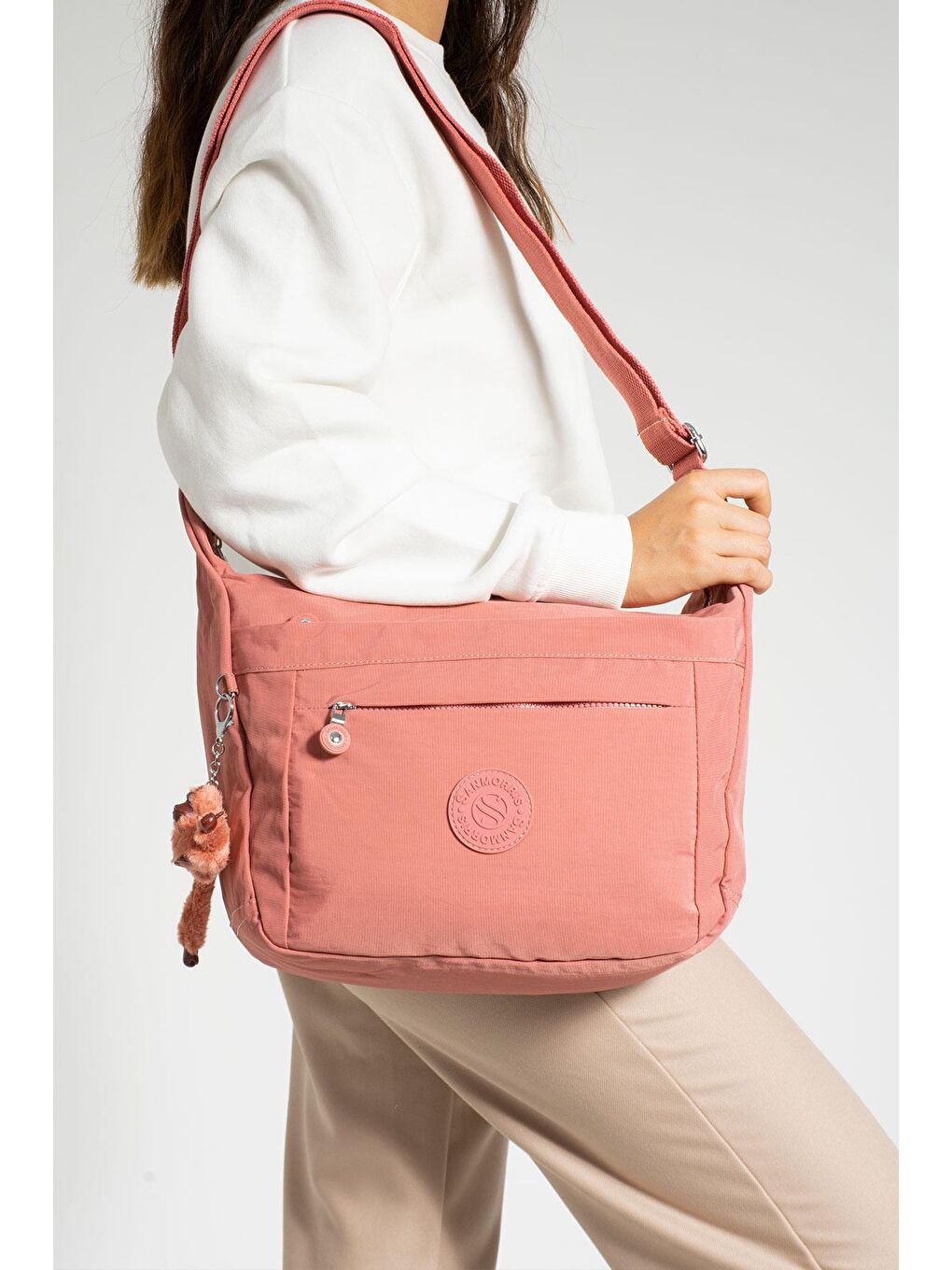 Pembe Martinez Hafif, Su Geçirmez, Çok Gözlü Kadın Omuz Postacı Çantası BP-4848O