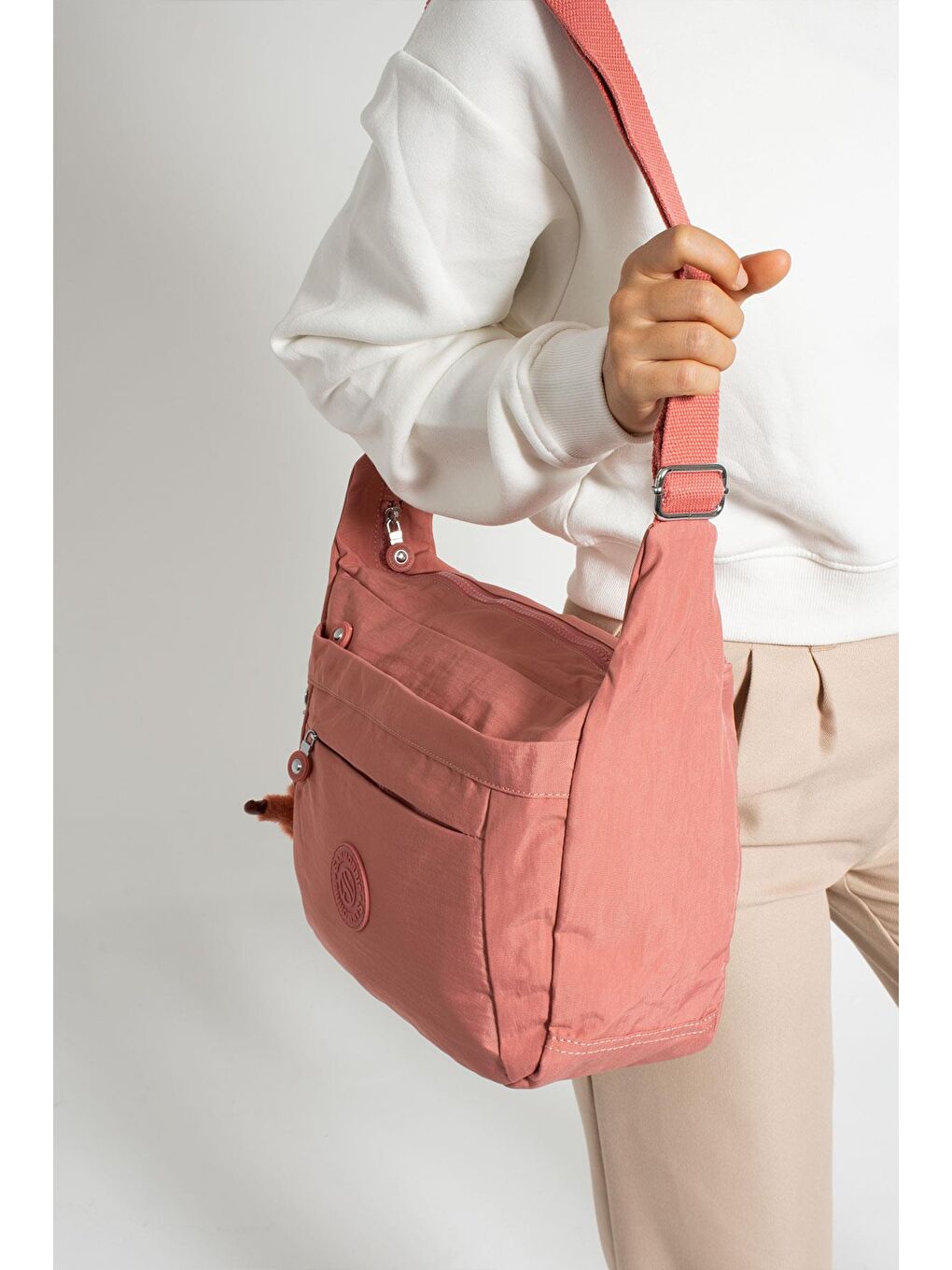 Pembe Martinez Hafif, Su Geçirmez, Çok Gözlü Kadın Omuz Postacı Çantası BP-4848O-1