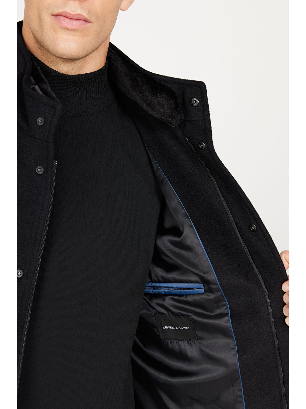 Erkek Siyah Standart Fit Normal Kesim Gömlek Yaka Yünlü Desenli Palto-3