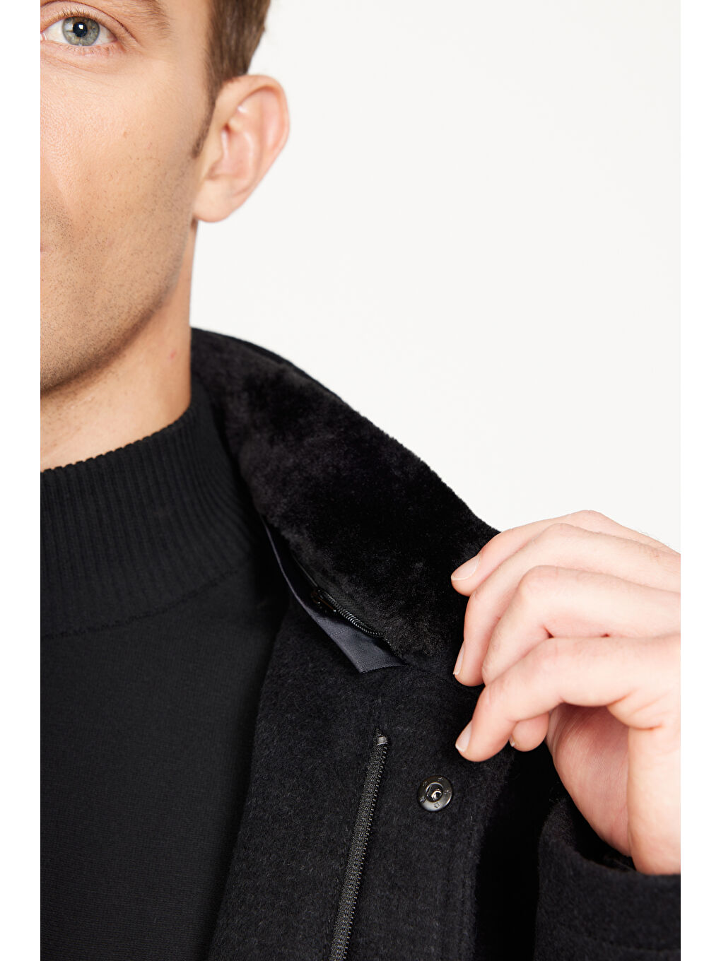 Erkek Siyah Standart Fit Normal Kesim Gömlek Yaka Yünlü Desenli Palto-6