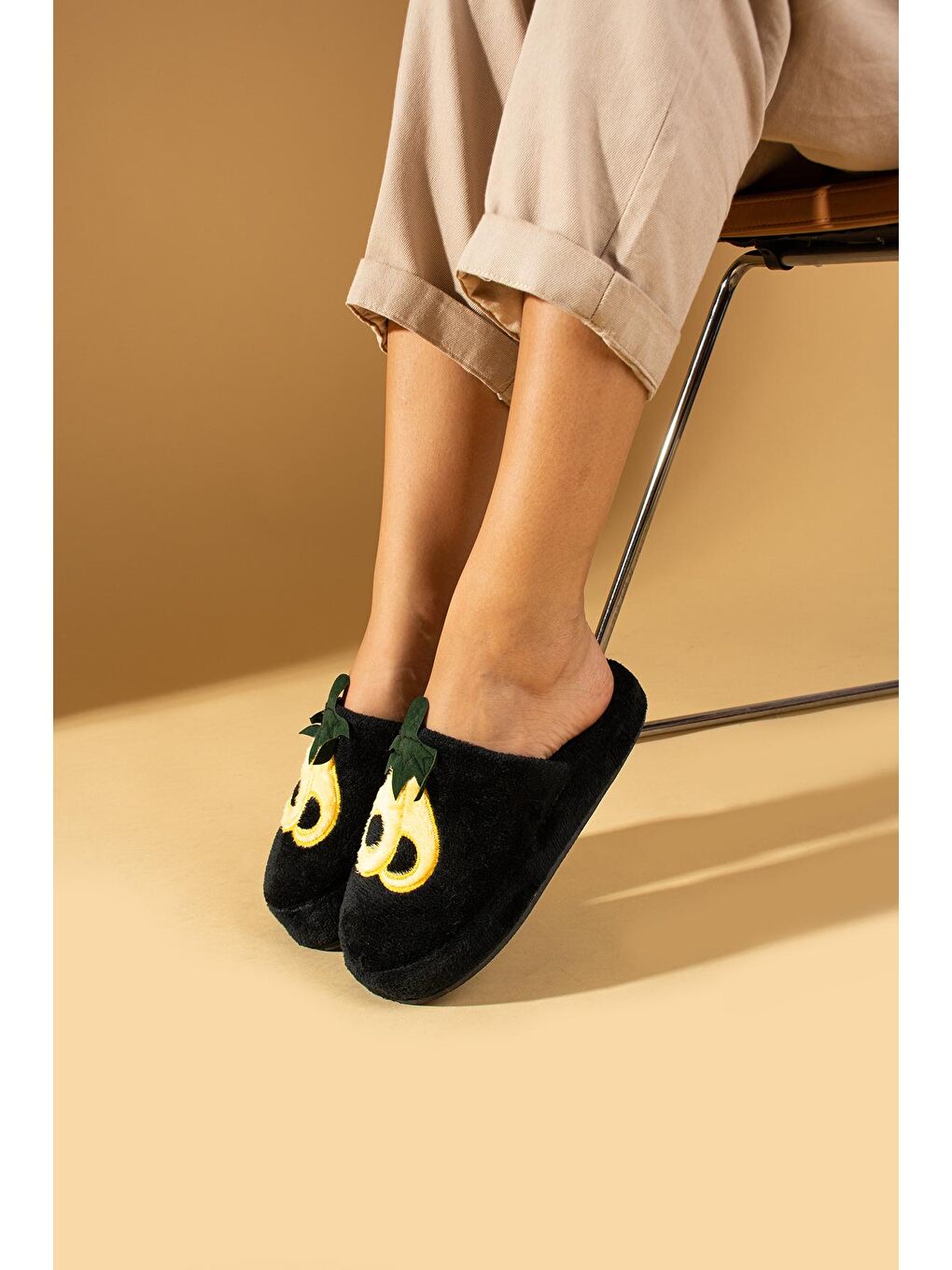 Siyah Avakado Baskılı Rahat Taban Termal Kadın Ev Terliği Z390-5