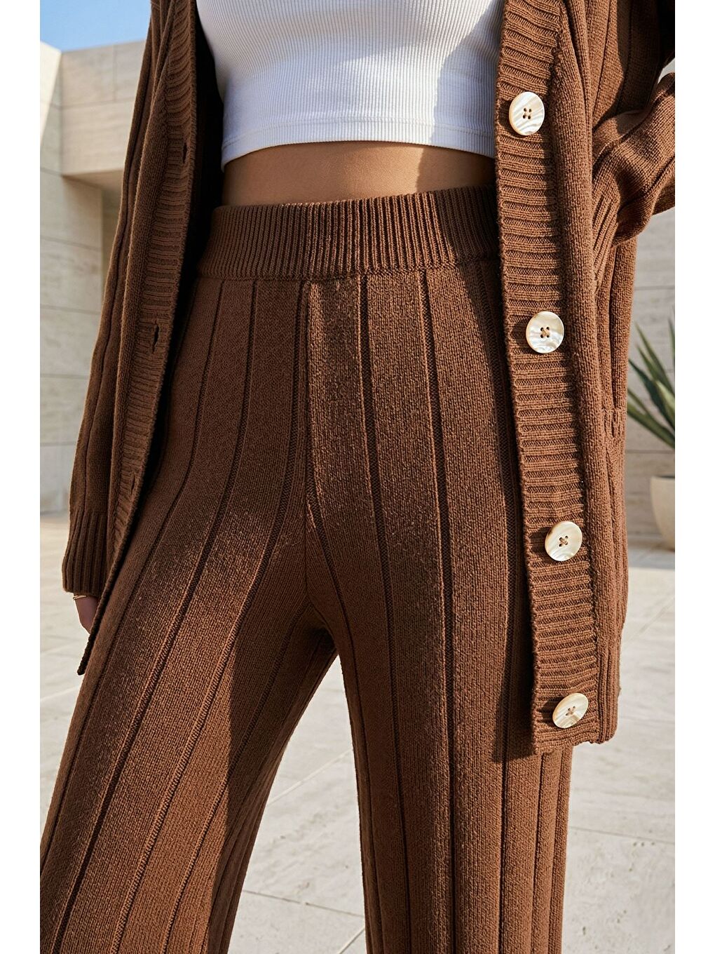 Kahverengi Kadın Ön Düğmeli Kendinden Çizgi Desenli Triko Hırka Pantolon İkili Takım-3