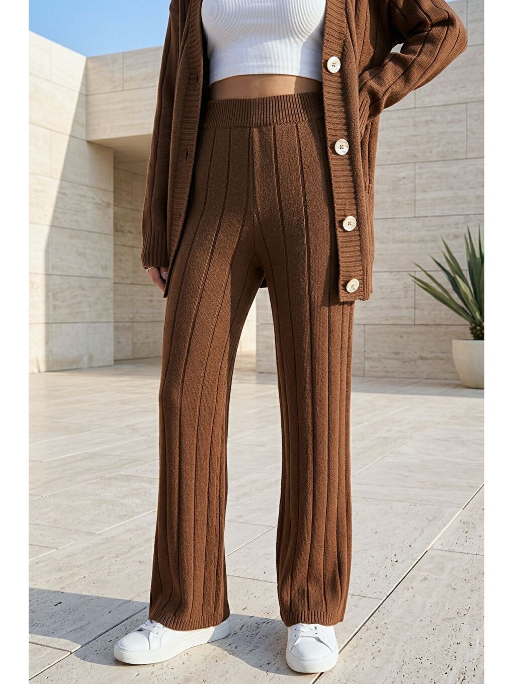 Kahverengi Kadın Ön Düğmeli Kendinden Çizgi Desenli Triko Hırka Pantolon İkili Takım-4