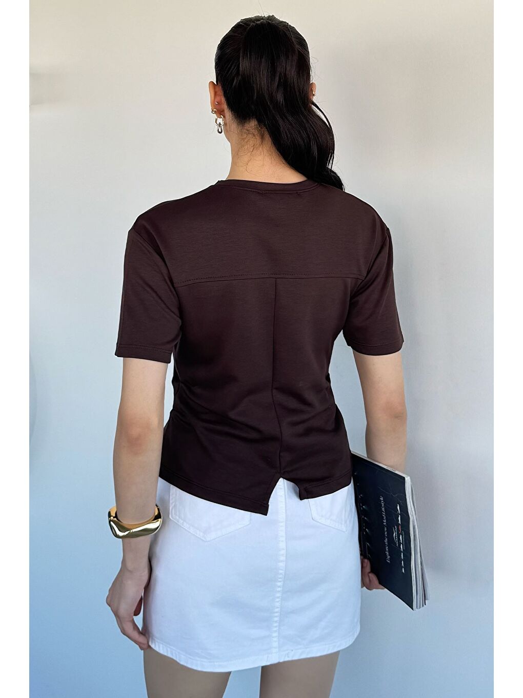 Kahverengi Kadın Bisiklet Yaka Yan Büzgü Detaylı Tişört-3