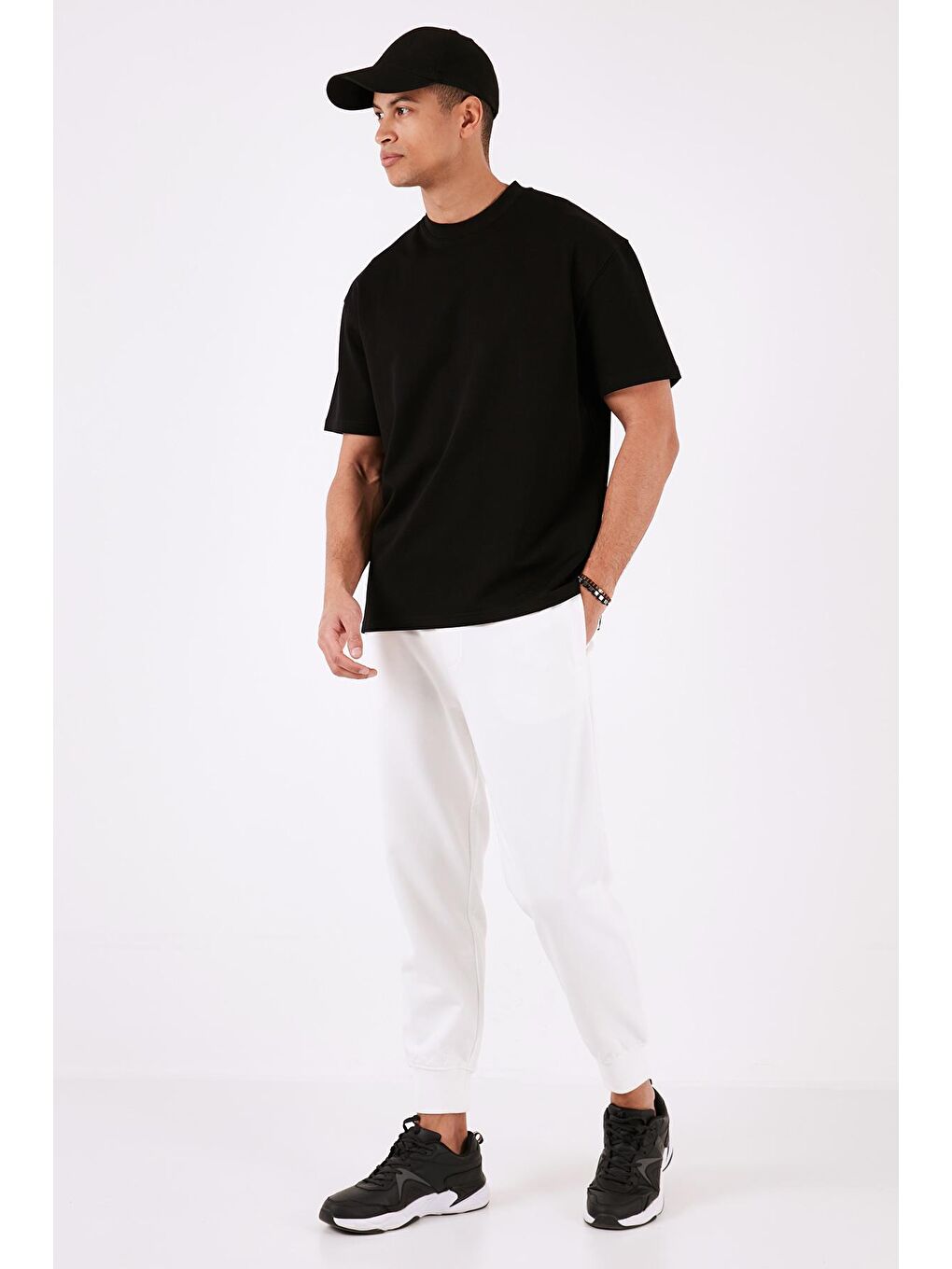 Buratti Siyah Pamuklu Bisiklet Yaka Relaxed Fit Basic T Shirt 5902610 - 3